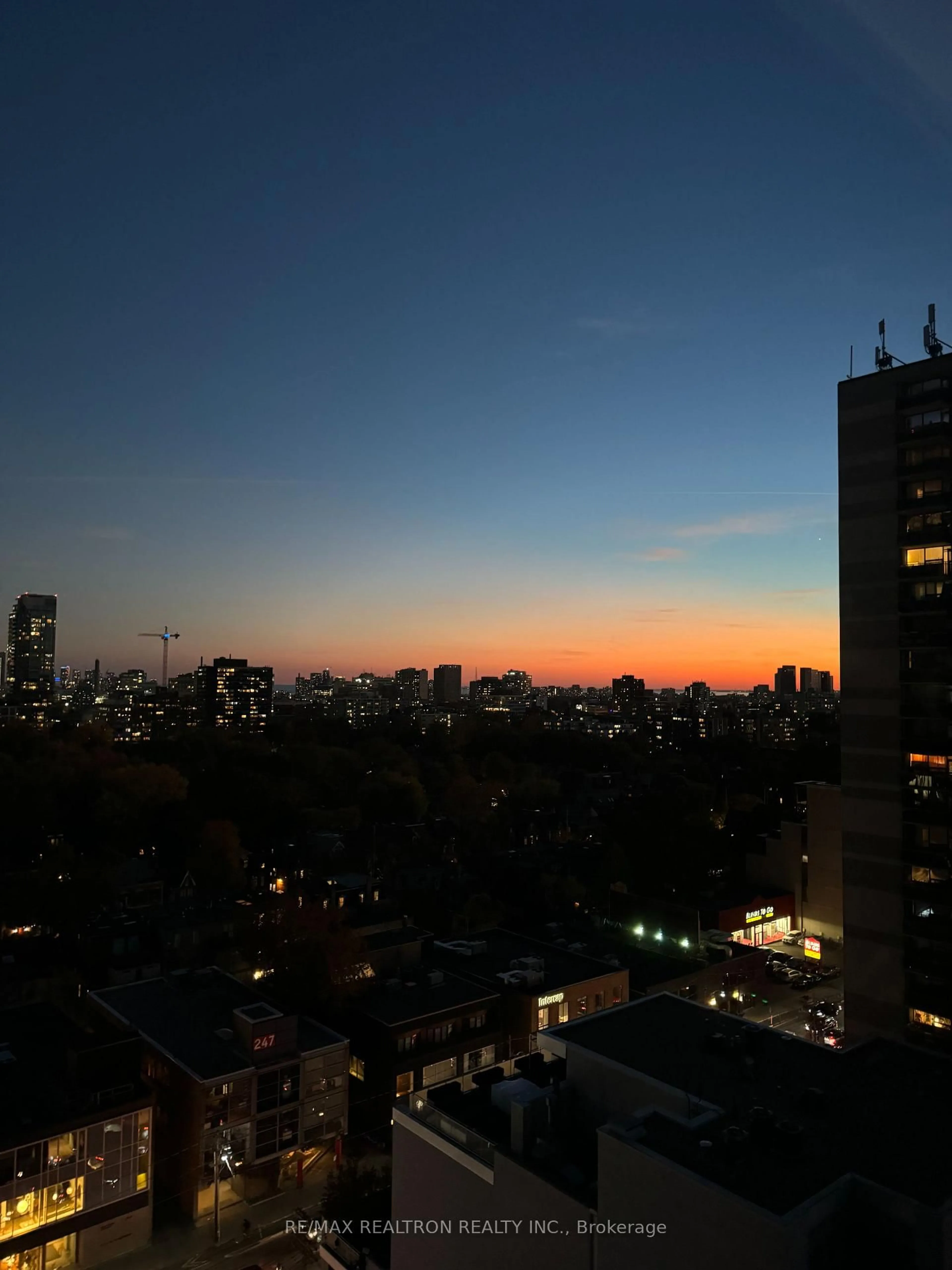 A pic of a room for 170 Avenue Rd #1502, Toronto Ontario M5R 0A4