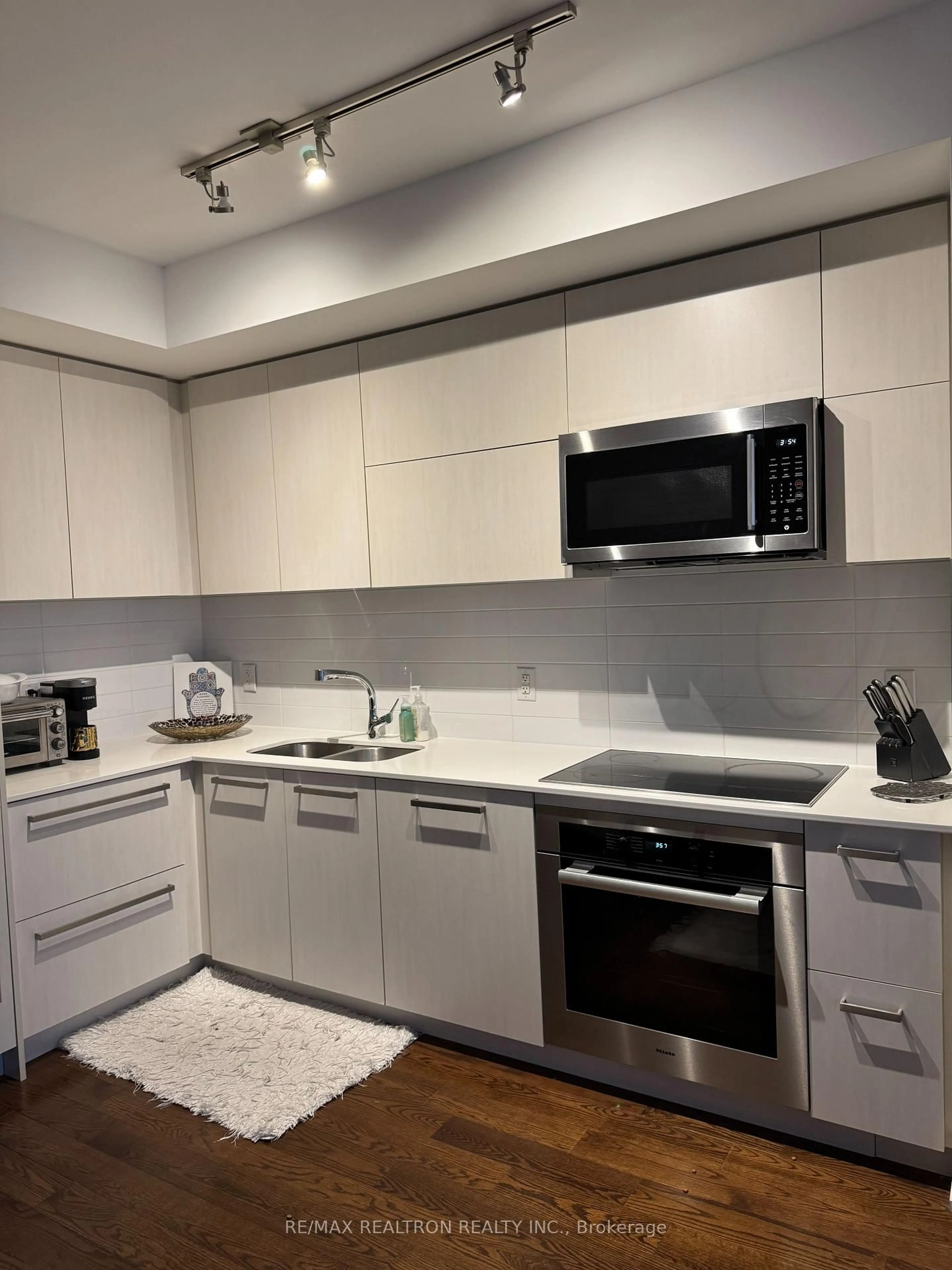 Standard kitchen, unknown for 170 Avenue Rd #1502, Toronto Ontario M5R 0A4