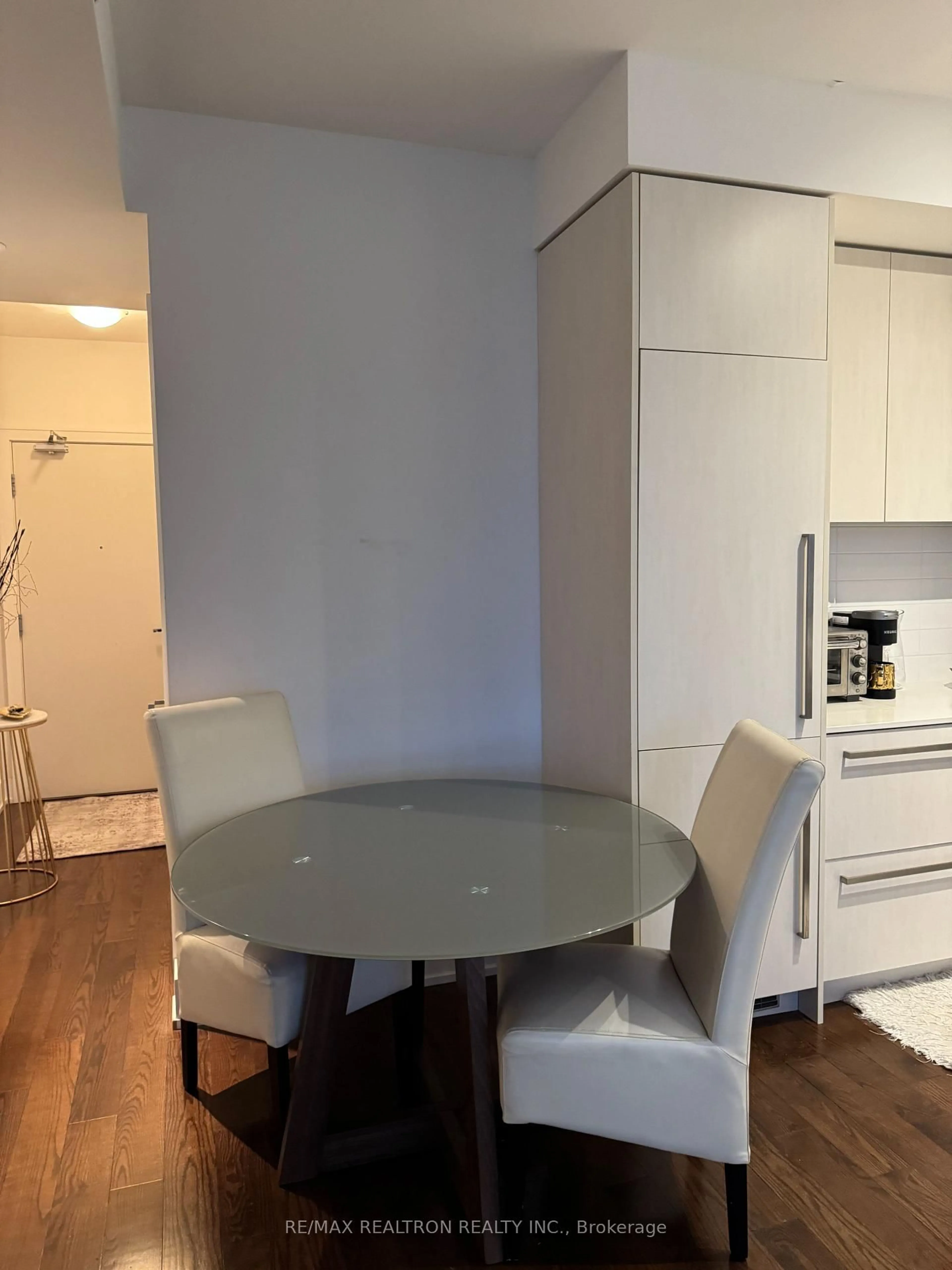 A pic of a room for 170 Avenue Rd #1502, Toronto Ontario M5R 0A4