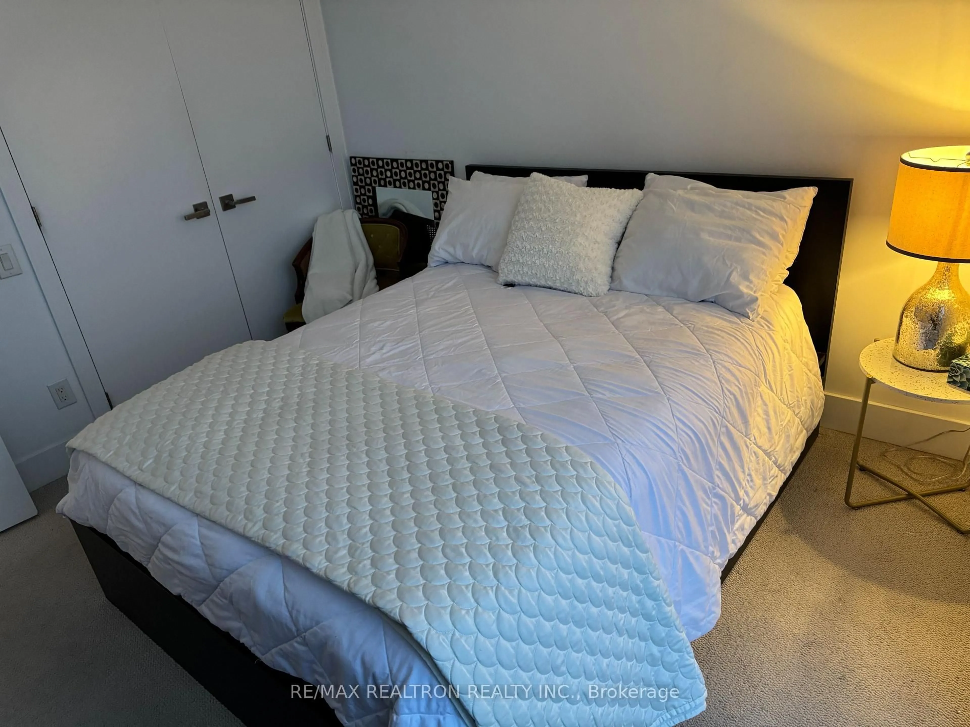 Bedroom with bed, unknown for 170 Avenue Rd #1502, Toronto Ontario M5R 0A4