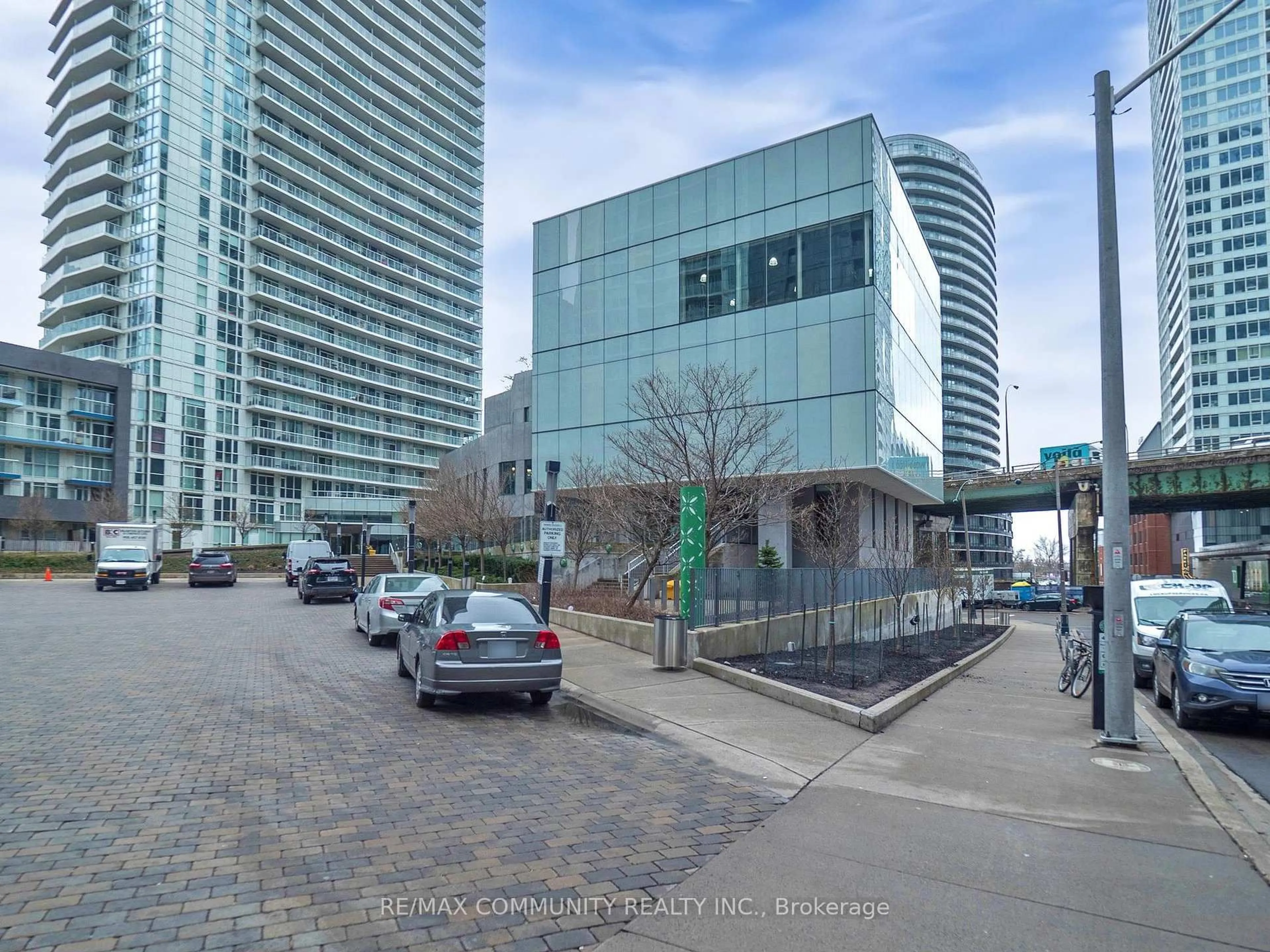 Indoor foyer for 85 Queens Wharf Rd #2210, Toronto Ontario M5V 0J9
