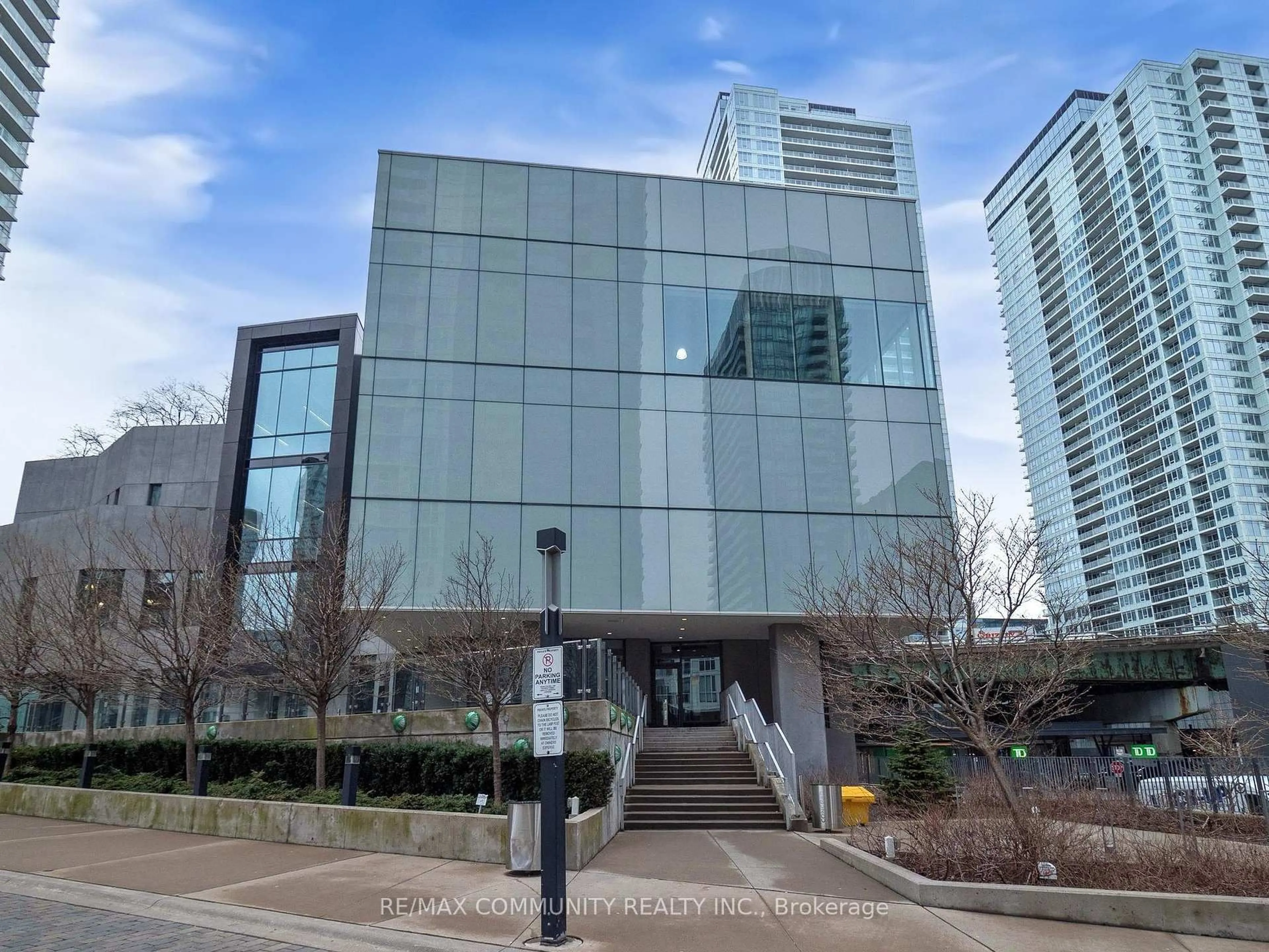 Indoor foyer for 85 Queens Wharf Rd #2210, Toronto Ontario M5V 0J9