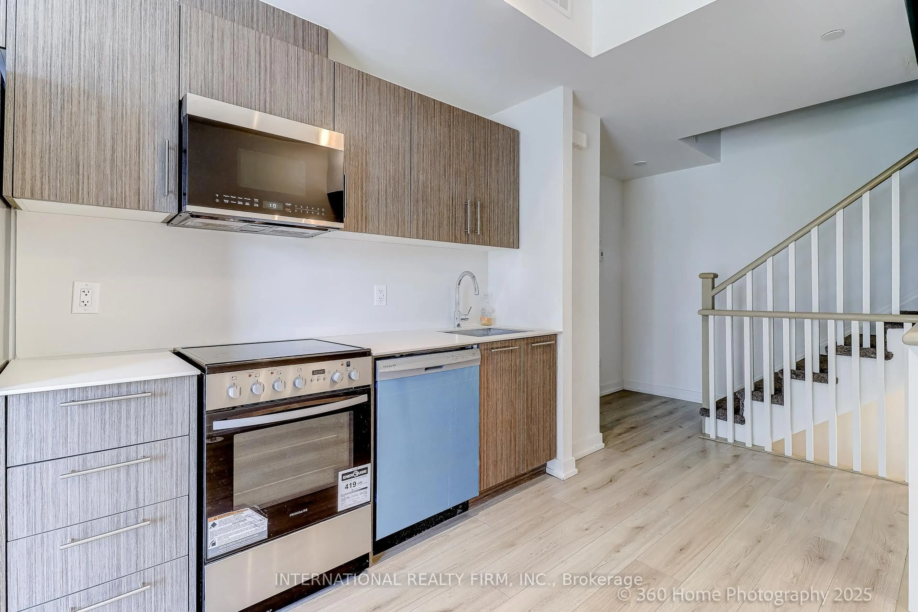 Standard kitchen, unknown for 851 Sheppard Ave #12, Toronto Ontario M3H 0G2