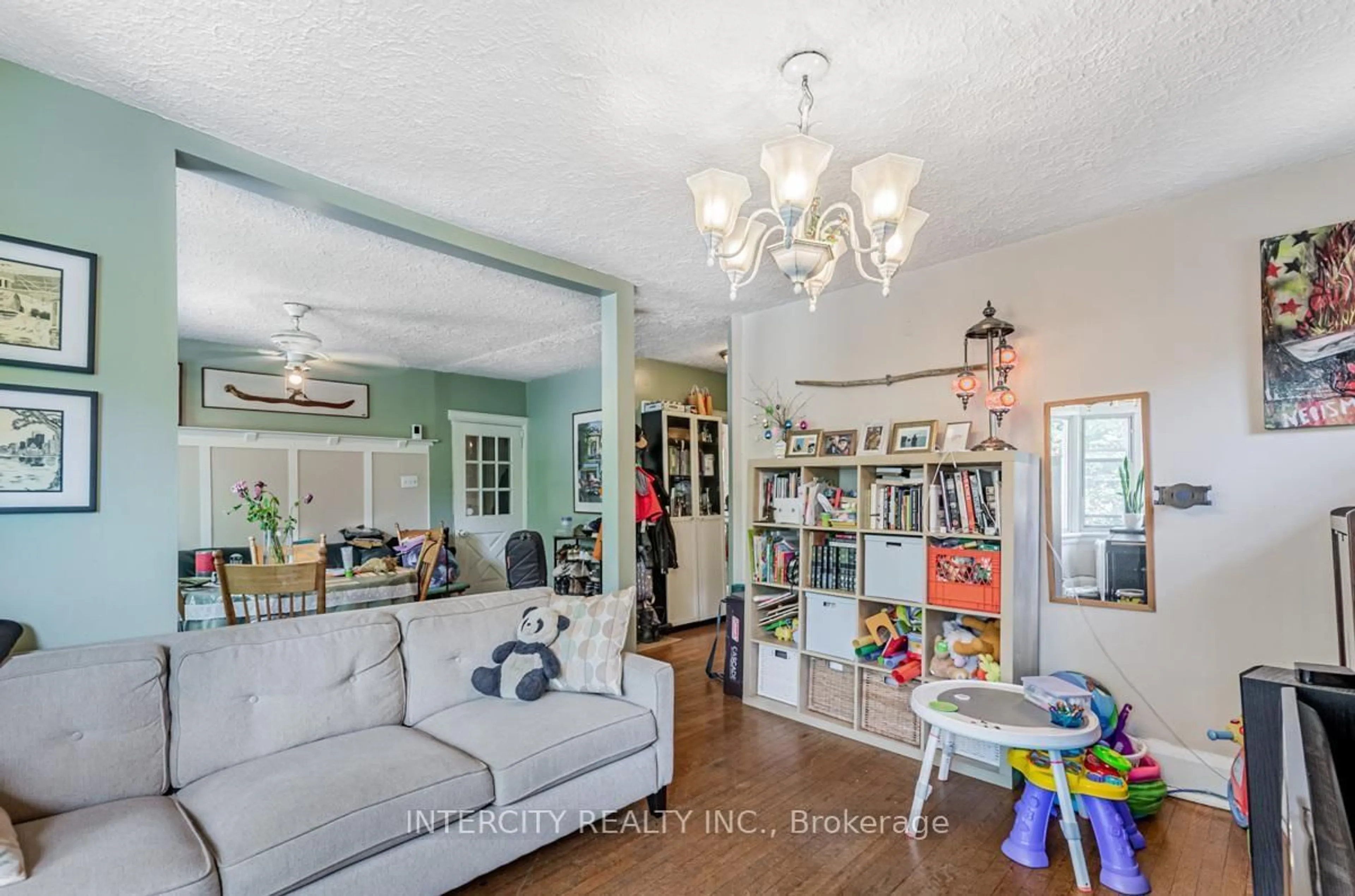 Living room with furniture, unknown for 111 Alberta Ave, Toronto Ontario M6H 2S1