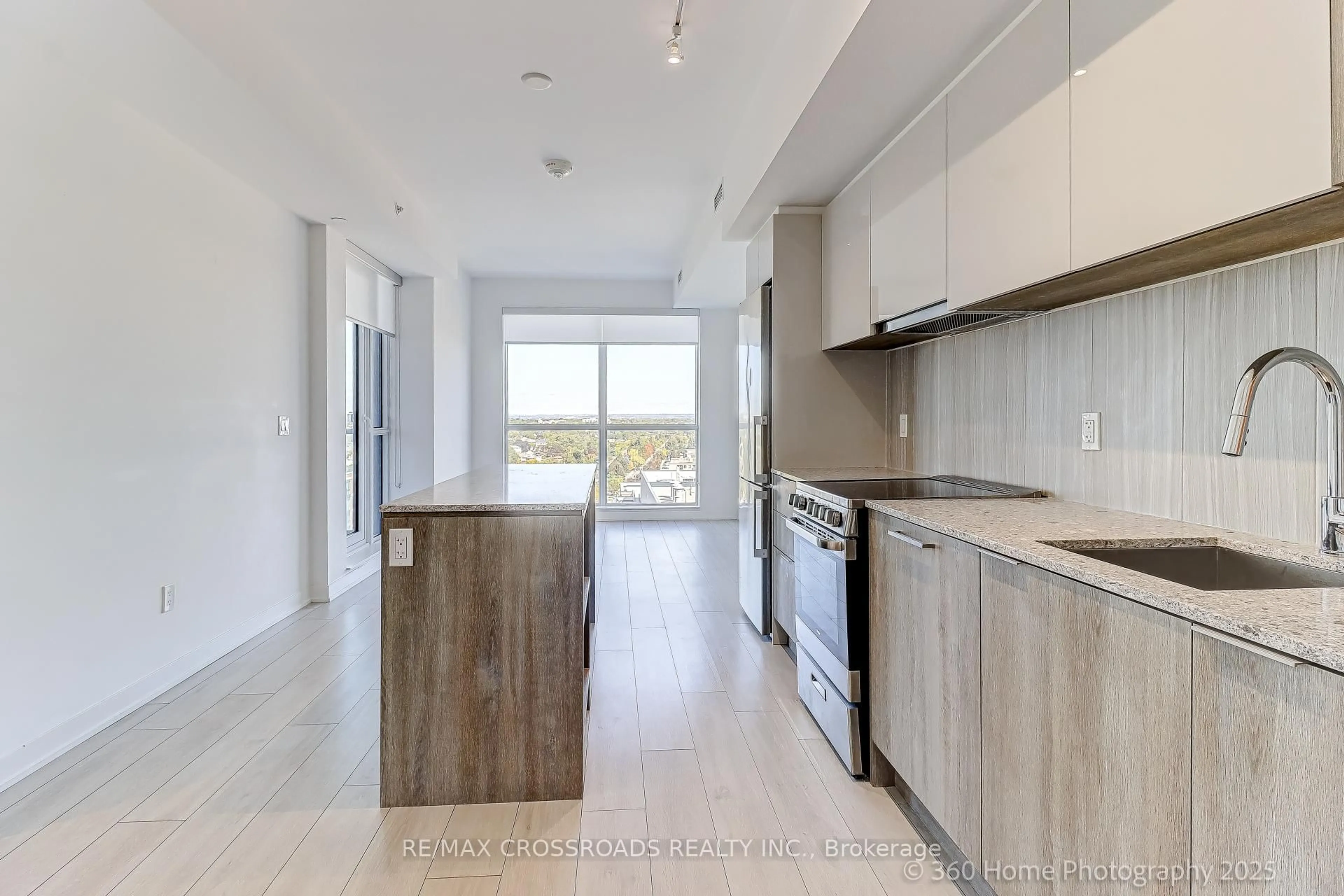 Open concept kitchen, wood/laminate floor for 31 Tippett Rd #1306, Toronto Ontario M3H 0C8