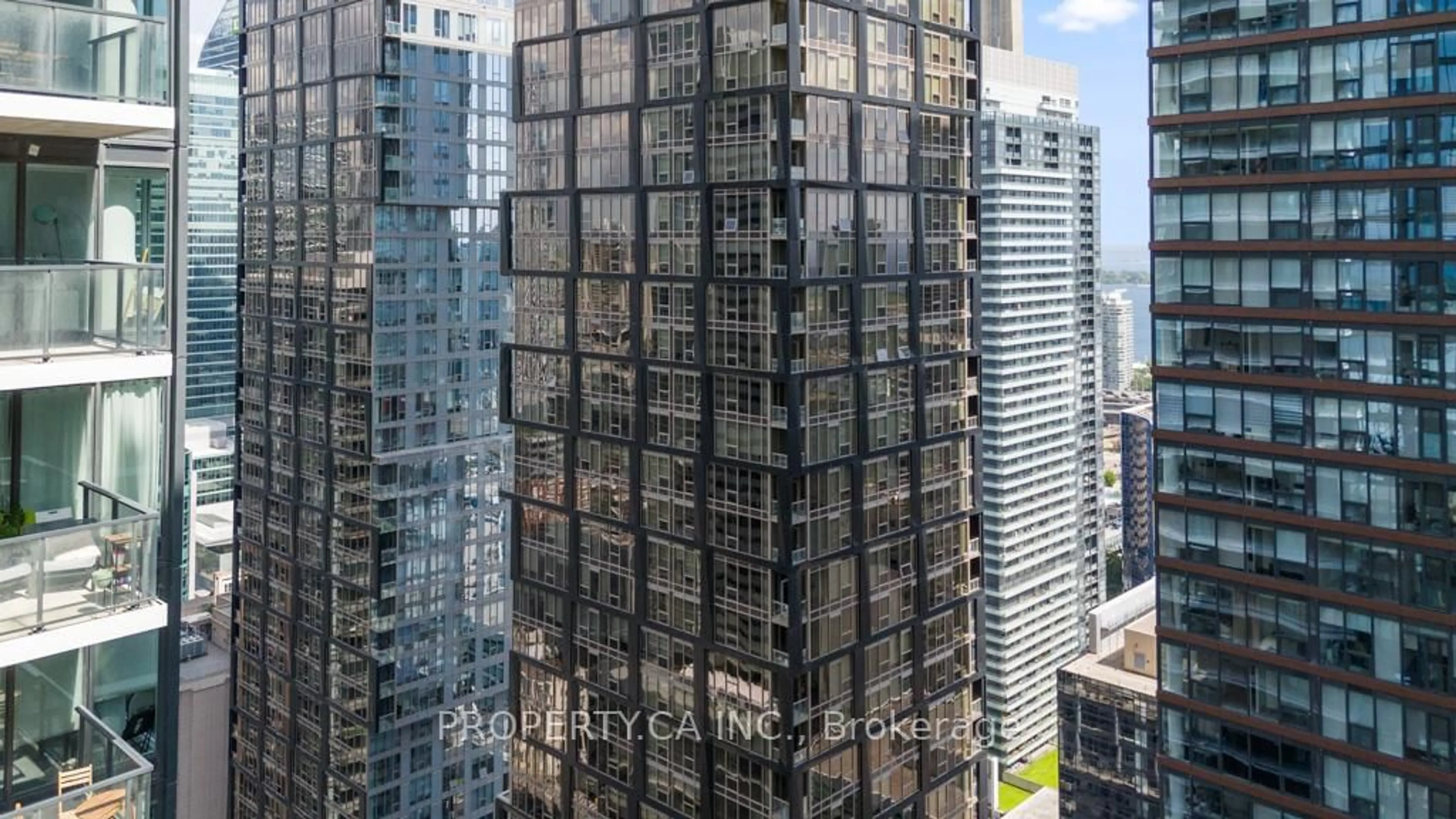 A pic from outside/outdoor area/front of a property/back of a property/a pic from drone, city buildings view from balcony for 35 Mercer St #3708, Toronto Ontario M5V 0V1