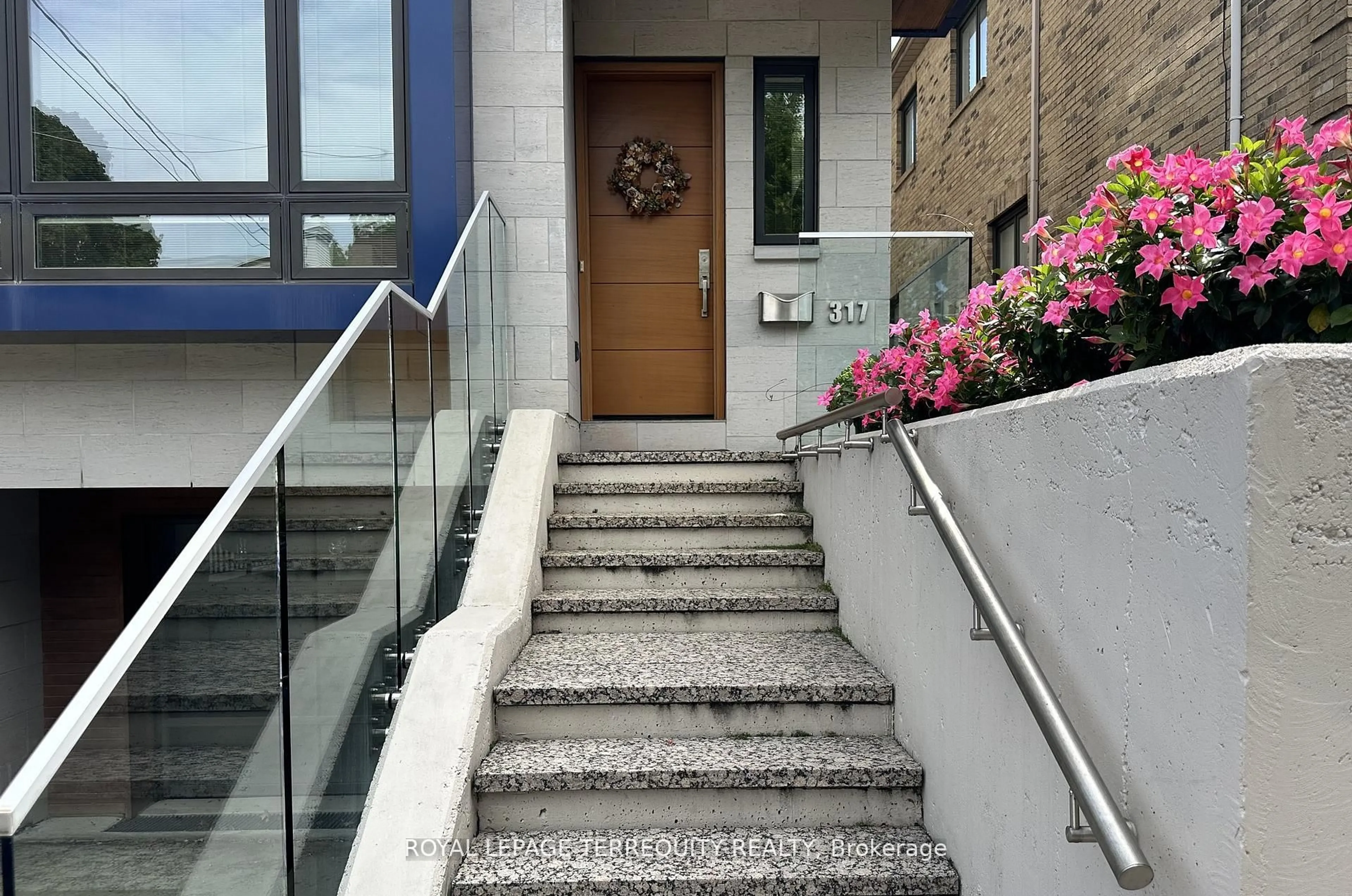 Stairs for 317 Keewatin Ave, Toronto Ontario M4P 2A4