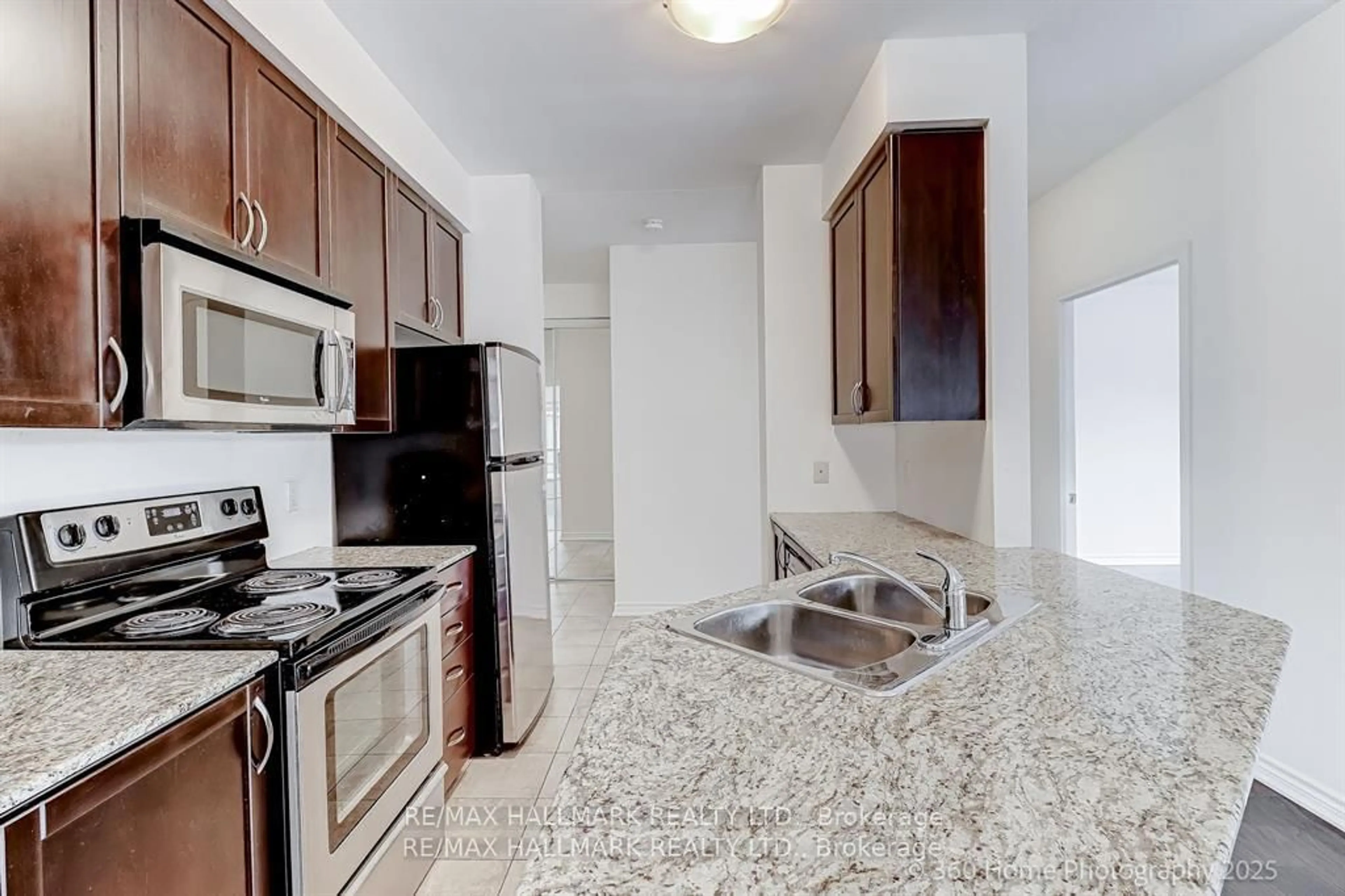 Standard kitchen, ceramic/tile floor for 872 Sheppard Ave #105, Toronto Ontario M3H 5V5