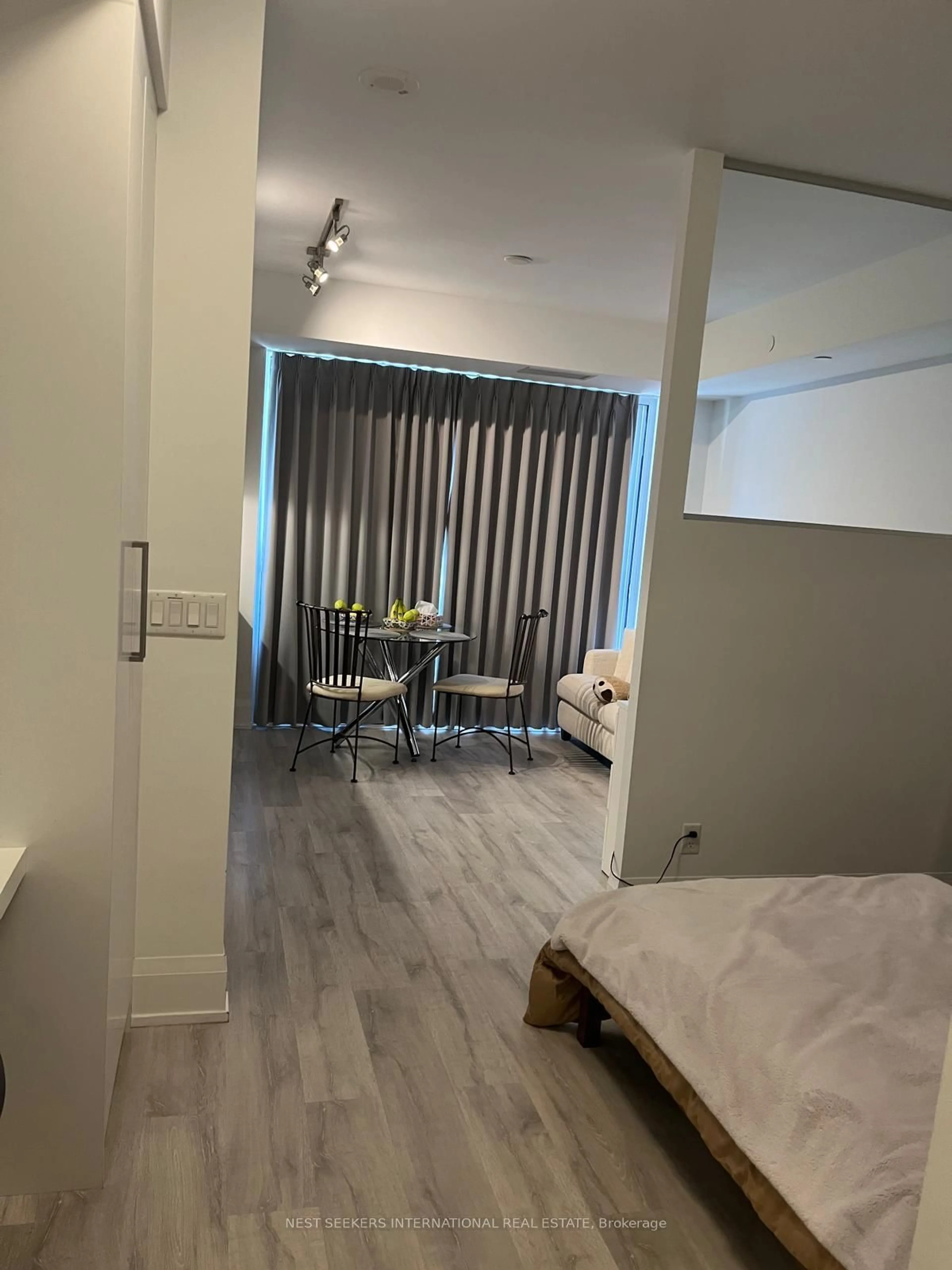 A pic of a room for 101 Erskine Ave #1606, Toronto Ontario M4P 1Y5