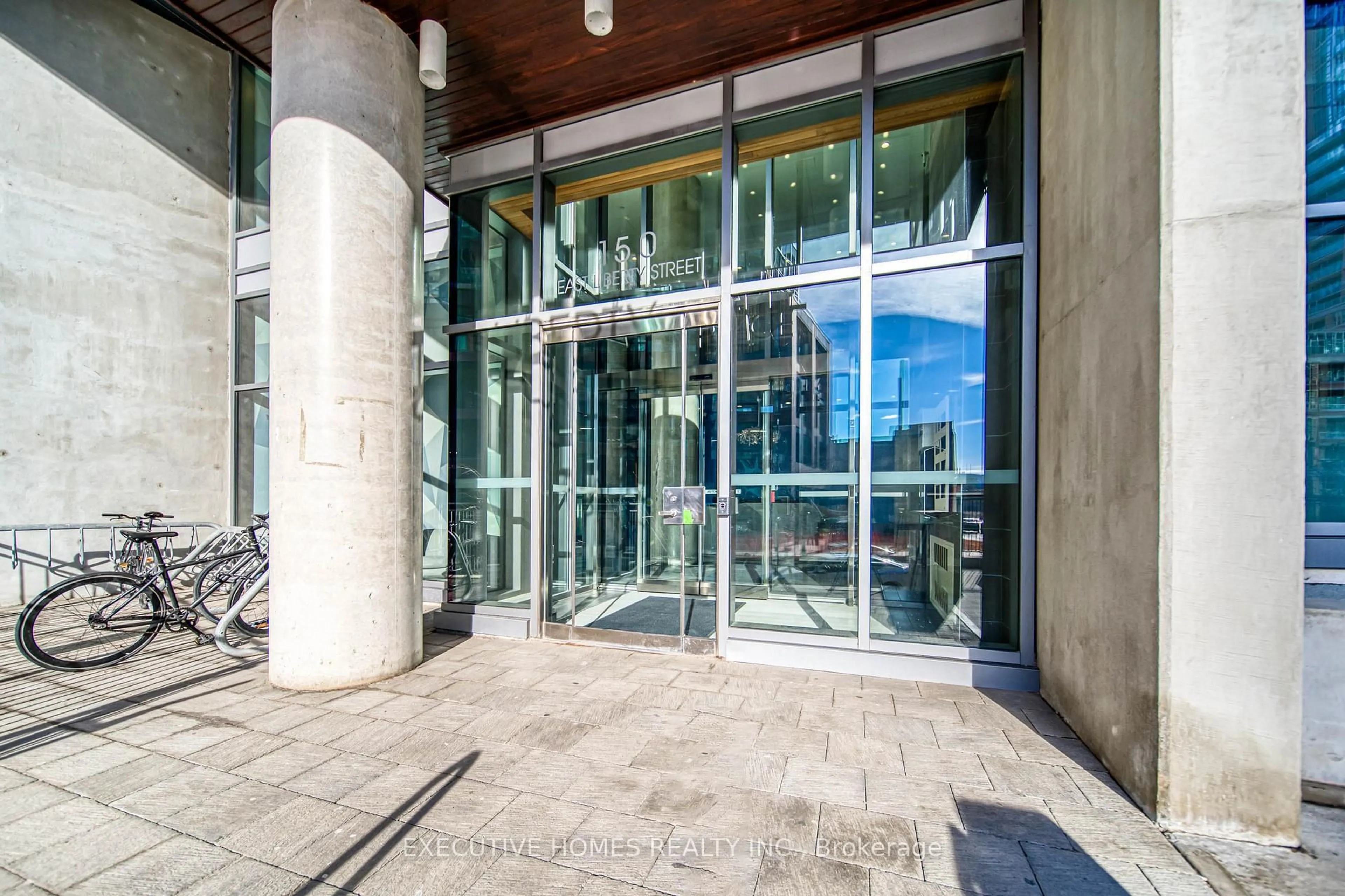 Indoor foyer for 150 East Liberty St #706, Toronto Ontario M6K 3R5