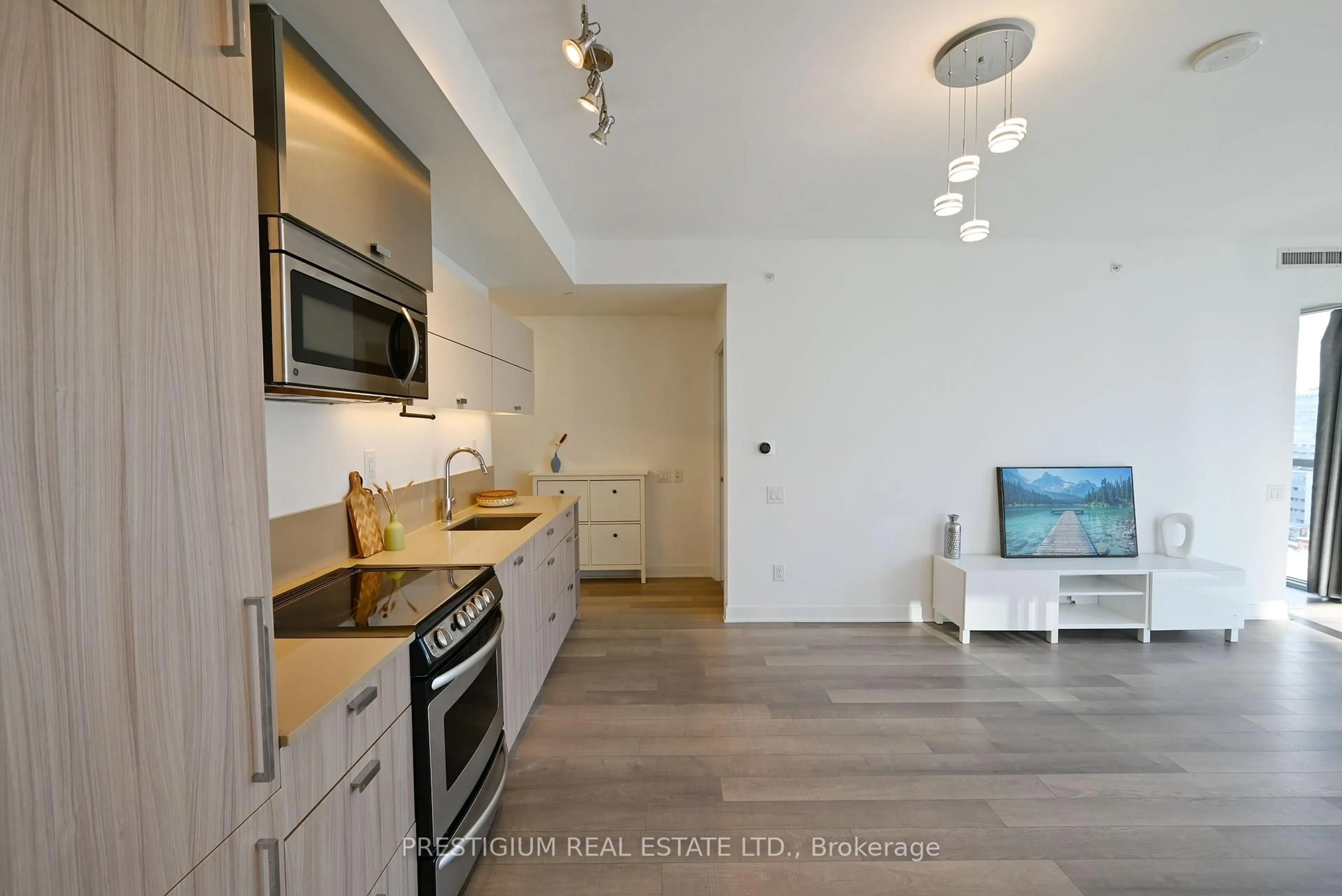 Open concept kitchen, unknown for 290 Adelaide St #1910, Toronto Ontario M5V 0P3