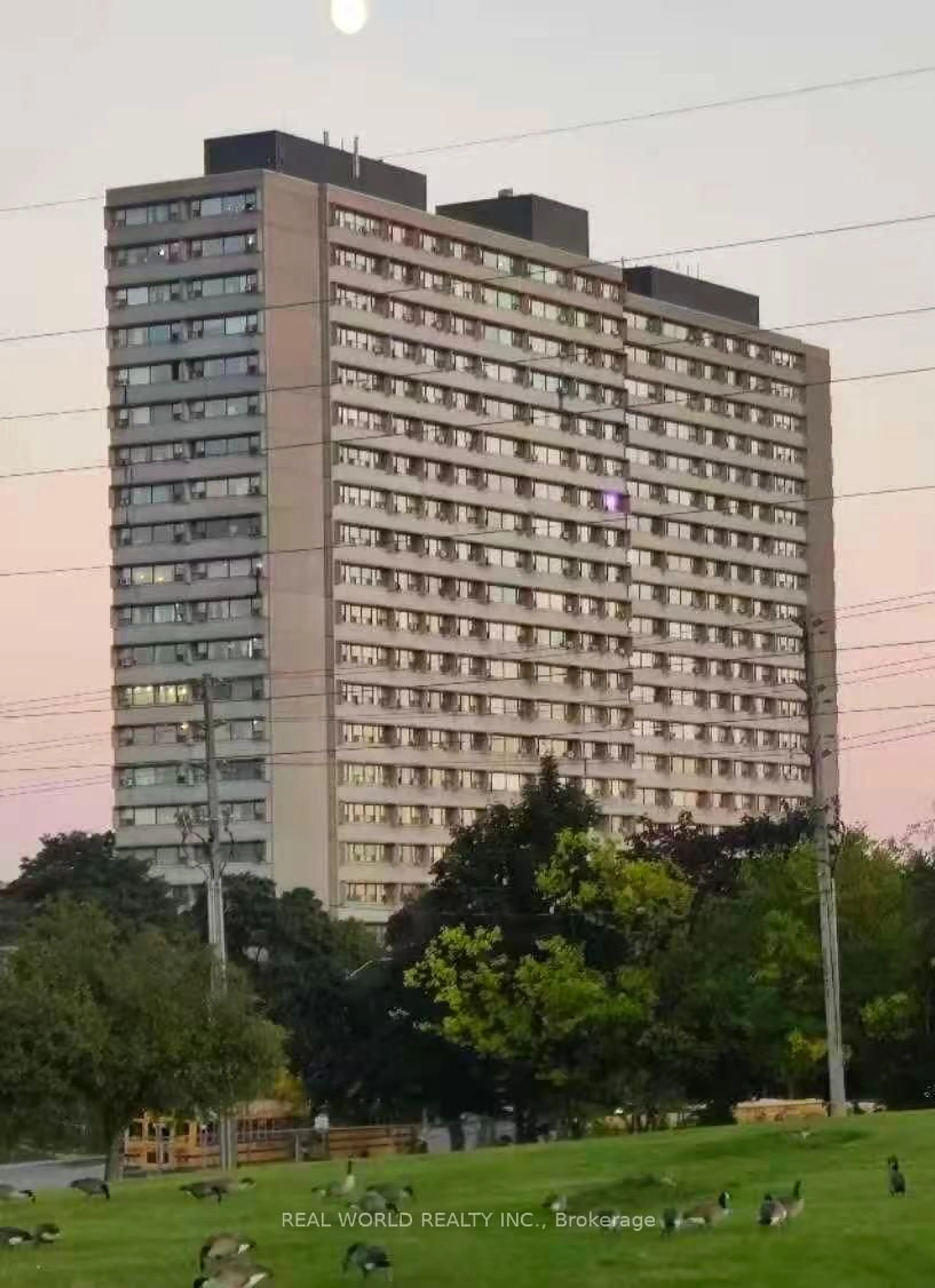 Unknown for 100 Leeward Glwy #806, Toronto Ontario M3C 2Z1