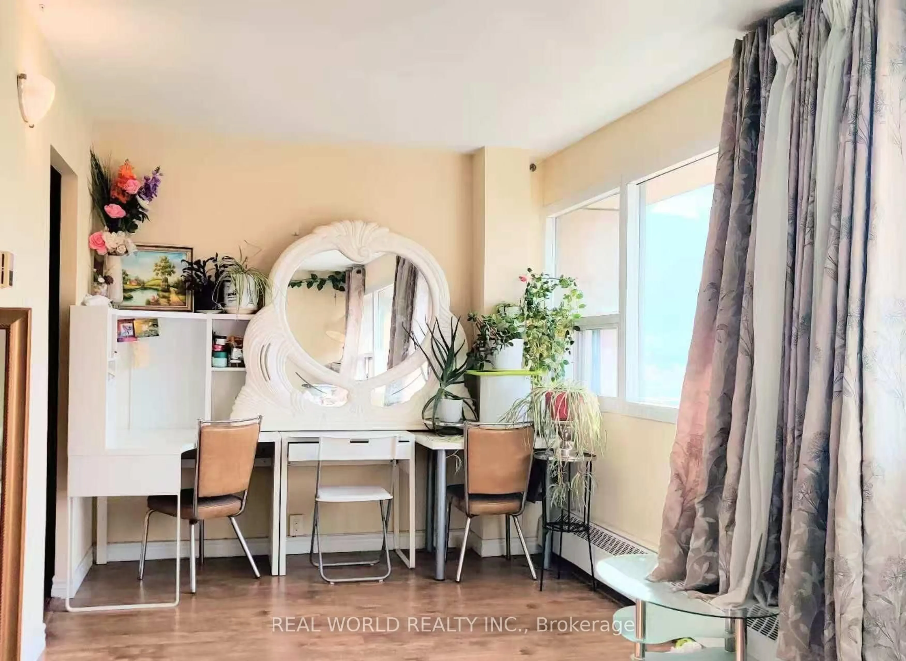 Unknown for 100 Leeward Glwy #806, Toronto Ontario M3C 2Z1