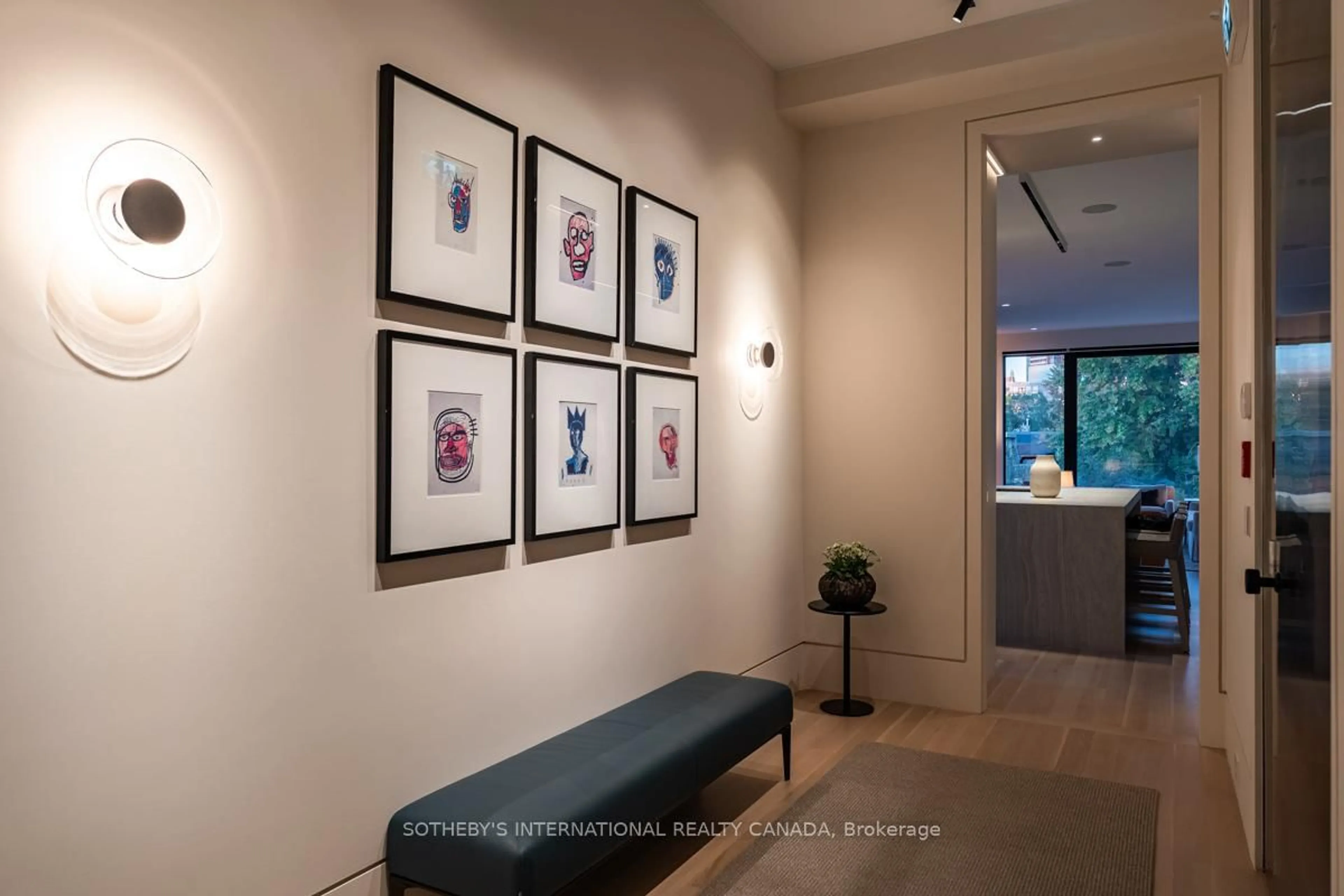 Indoor foyer for 85 Bedford Rd #3, Toronto Ontario M5R 2K3