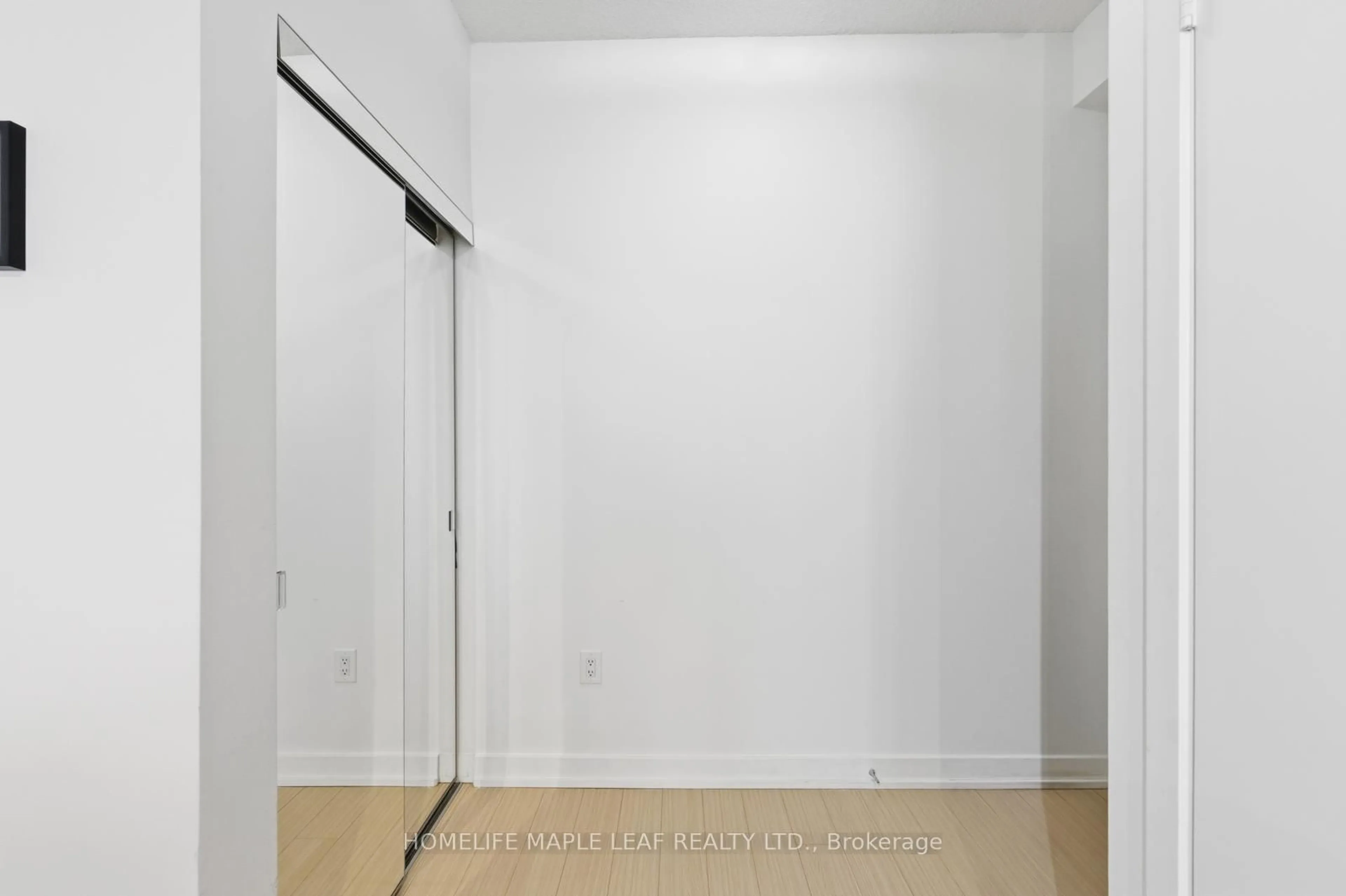 Unknown for 15 Iceboat Terr #3916, Toronto Ontario M5V 4A5