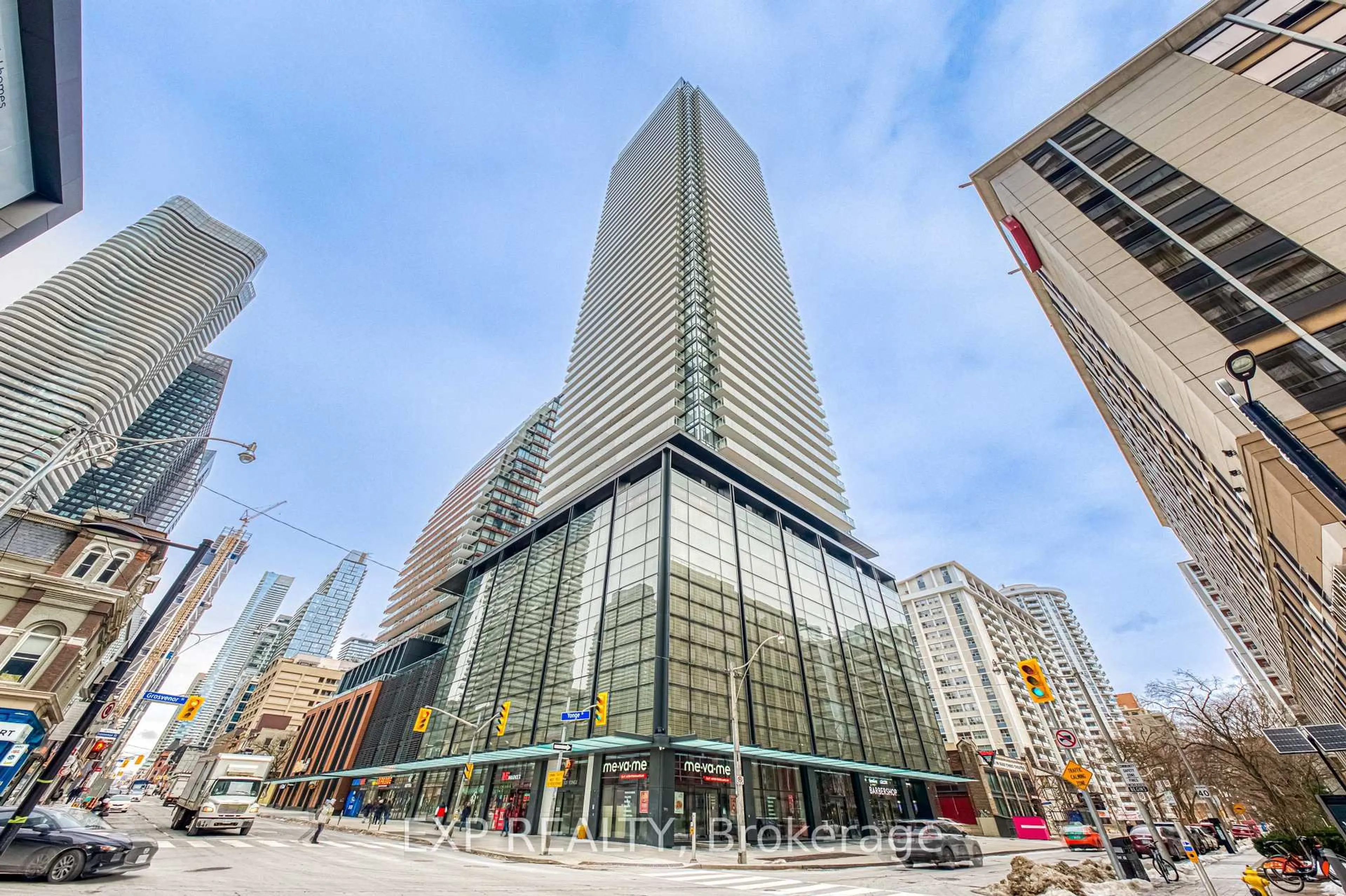 Indoor foyer for 501 Yonge St #911, Toronto Ontario M4Y 0G8