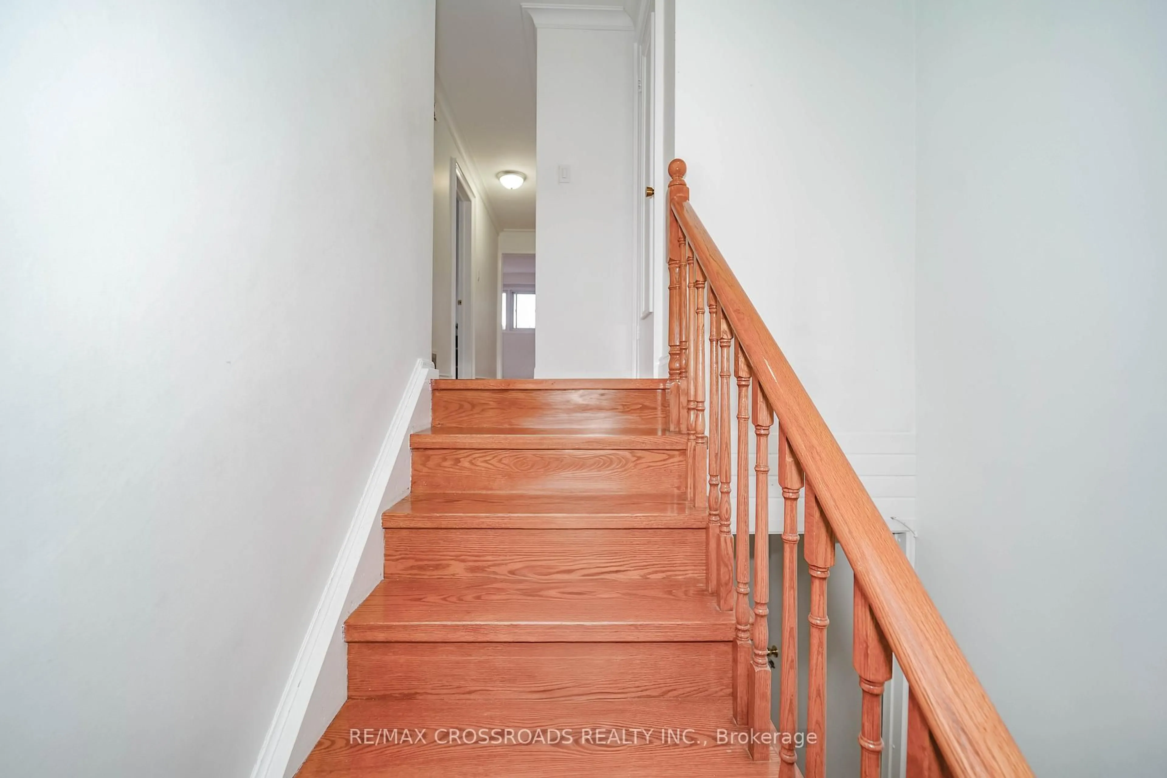 Stairs for 8 Topaz Gate, Toronto Ontario M2M 2Z7