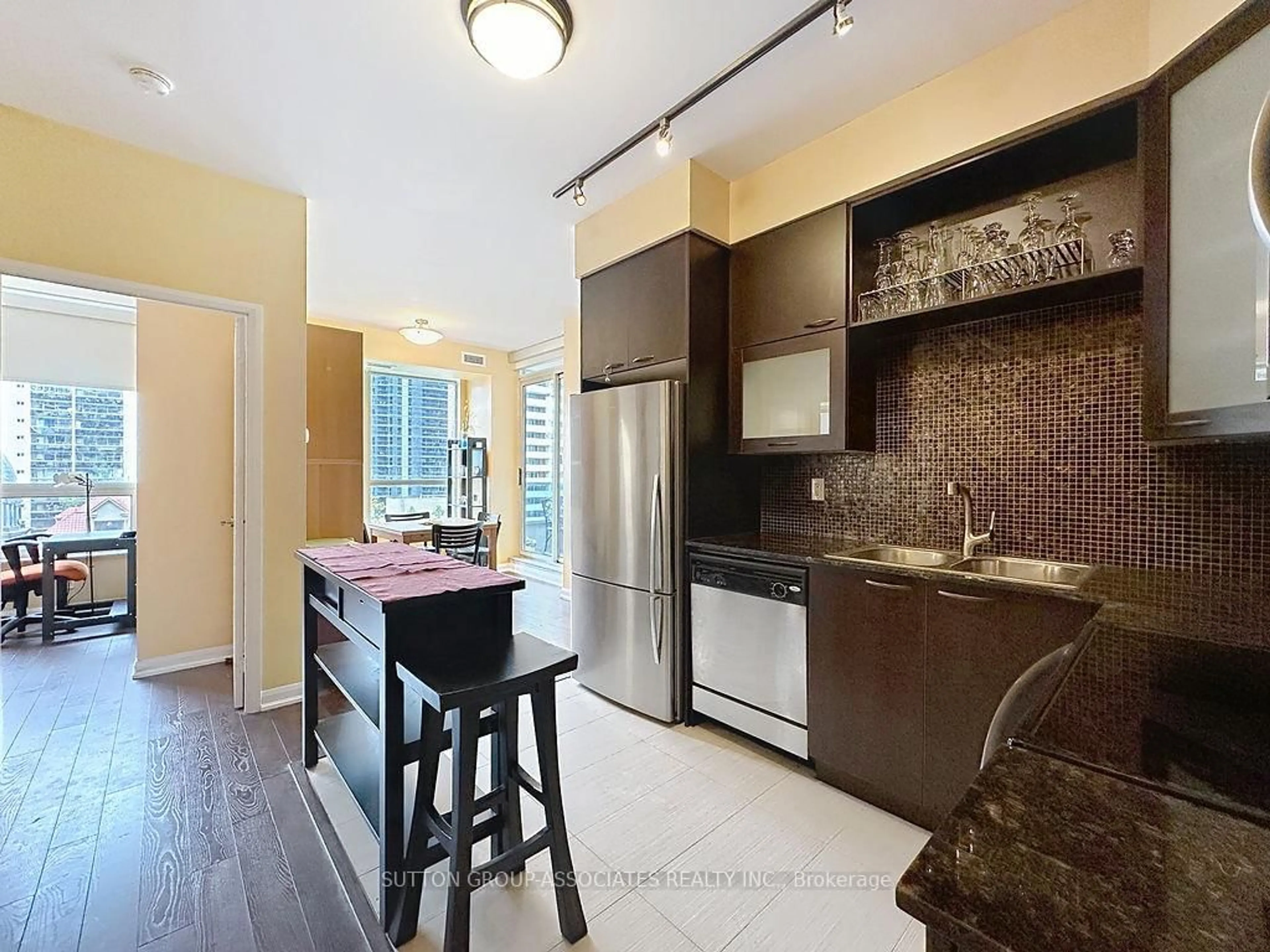Open concept kitchen, ceramic/tile floor for 500 Sherbourne St #603, Toronto Ontario M4X 1L1