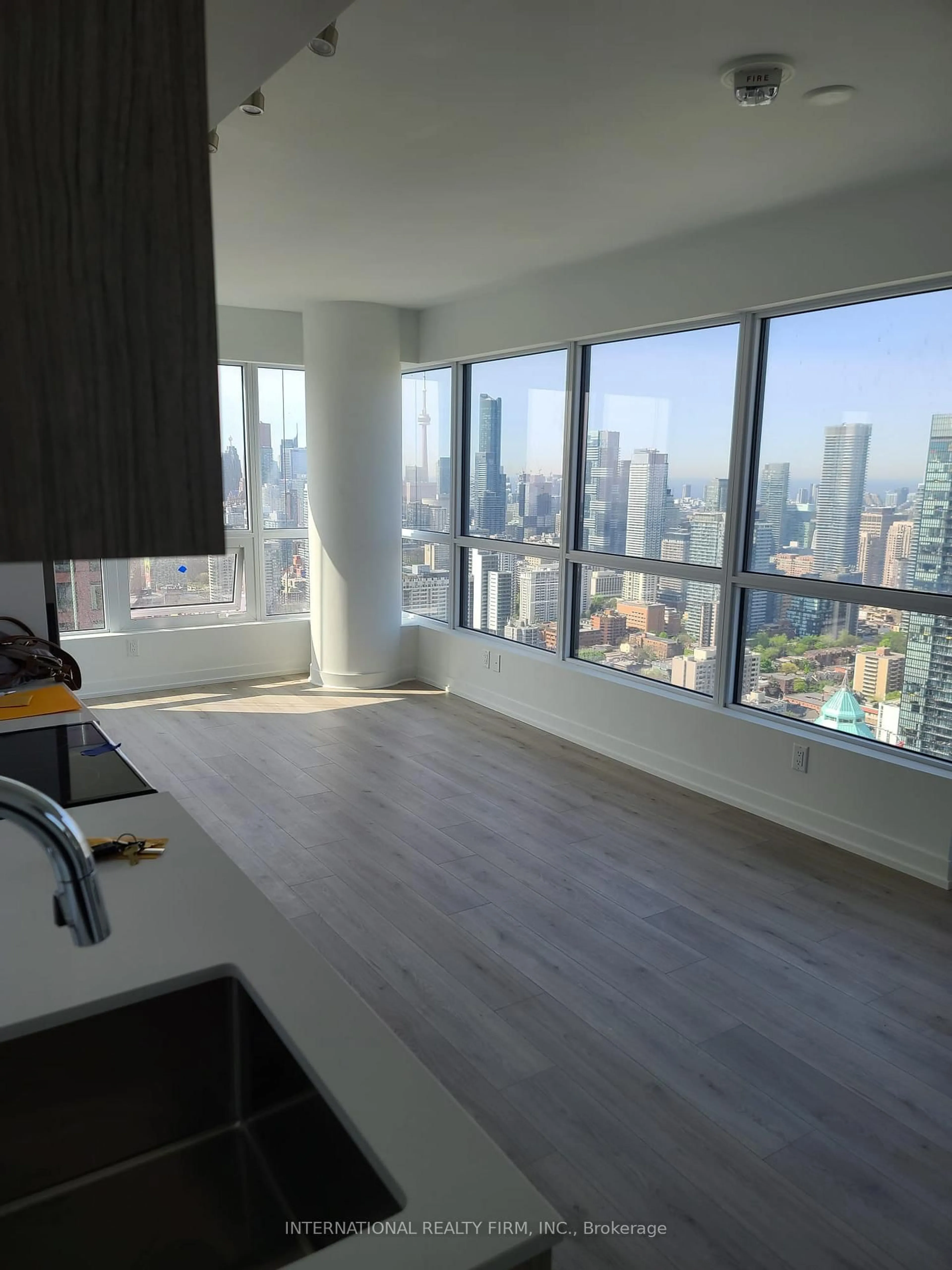 A pic of a room for 395 Bloor St #4602, Toronto Ontario M4W 1H7