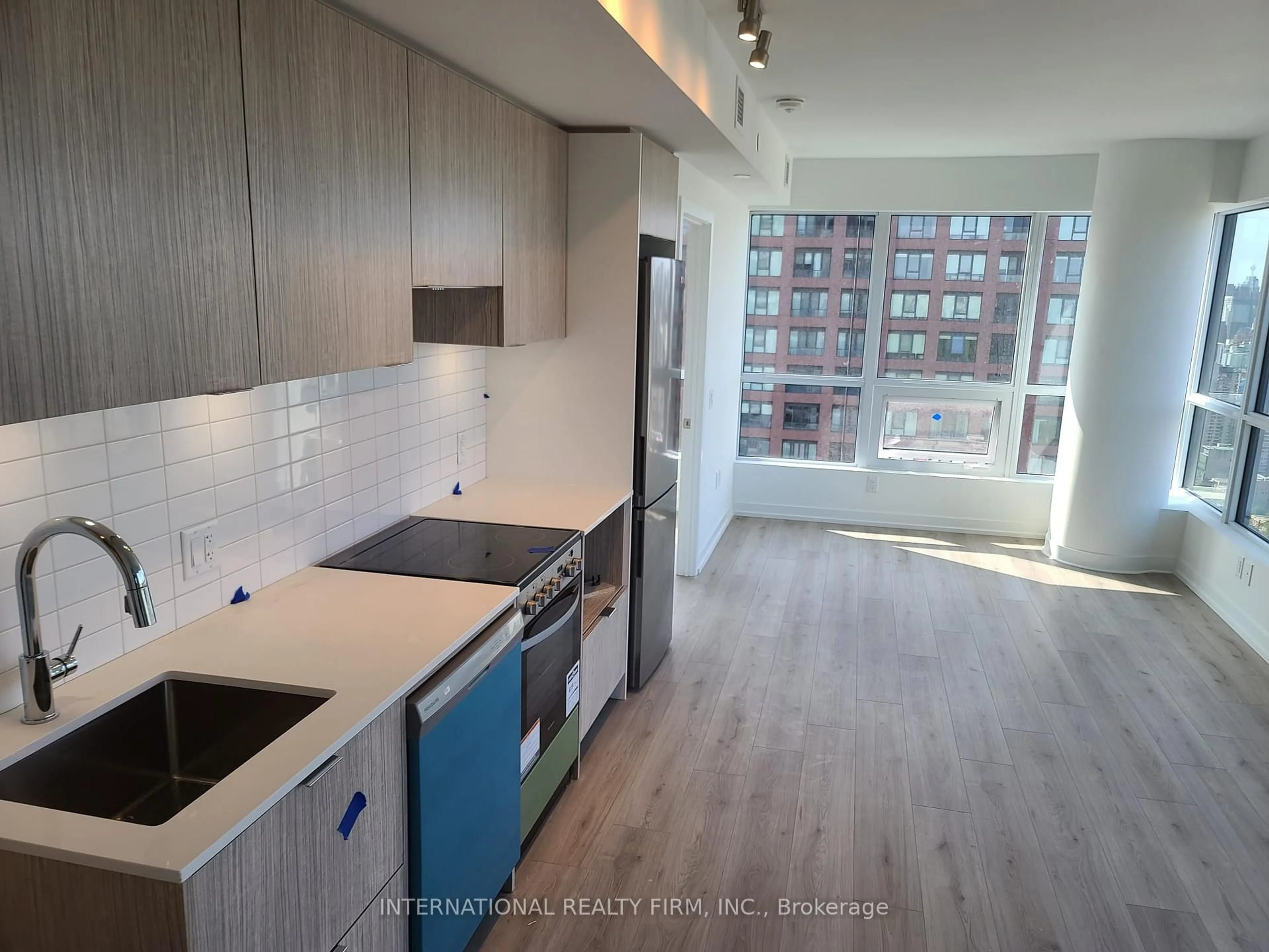 Standard kitchen, unknown for 395 Bloor St #4602, Toronto Ontario M4W 1H7