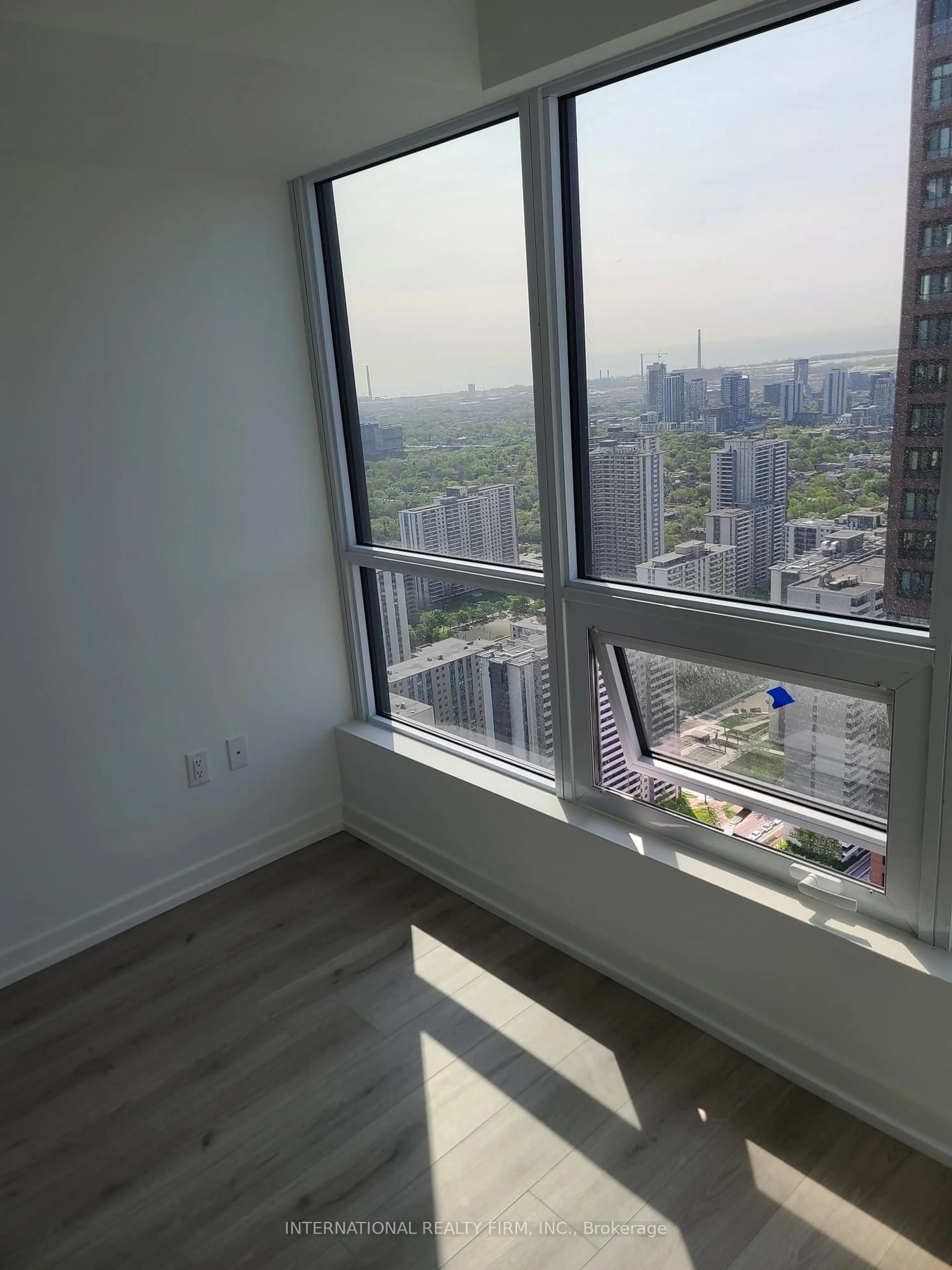 A pic of a room for 395 Bloor St #4602, Toronto Ontario M4W 1H7