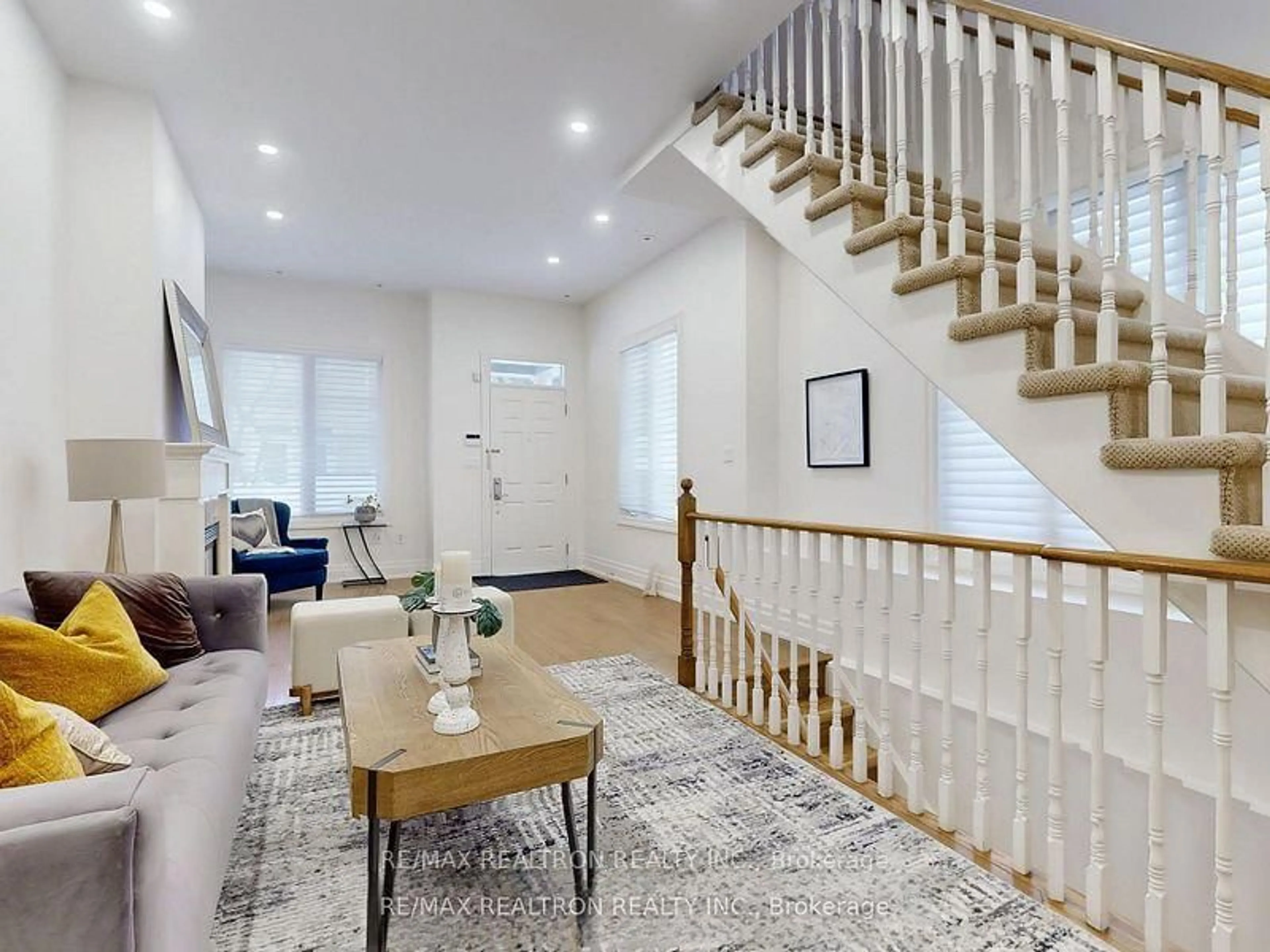 Unknown for 47 York Mills Rd #215, Toronto Ontario M2P 1B6