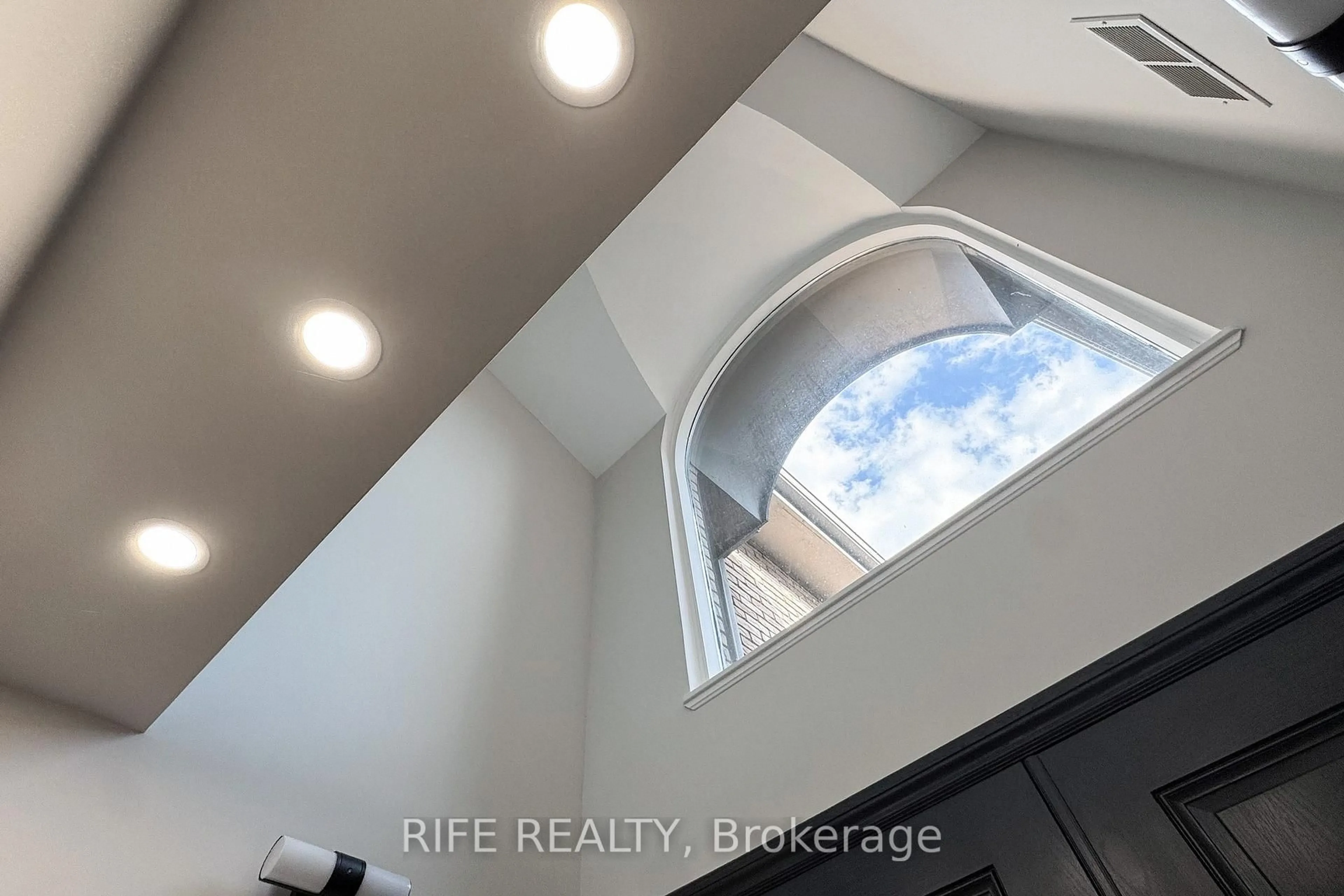 A pic of a room for 8 Elliotwood Crt, Toronto Ontario M2L 2P9