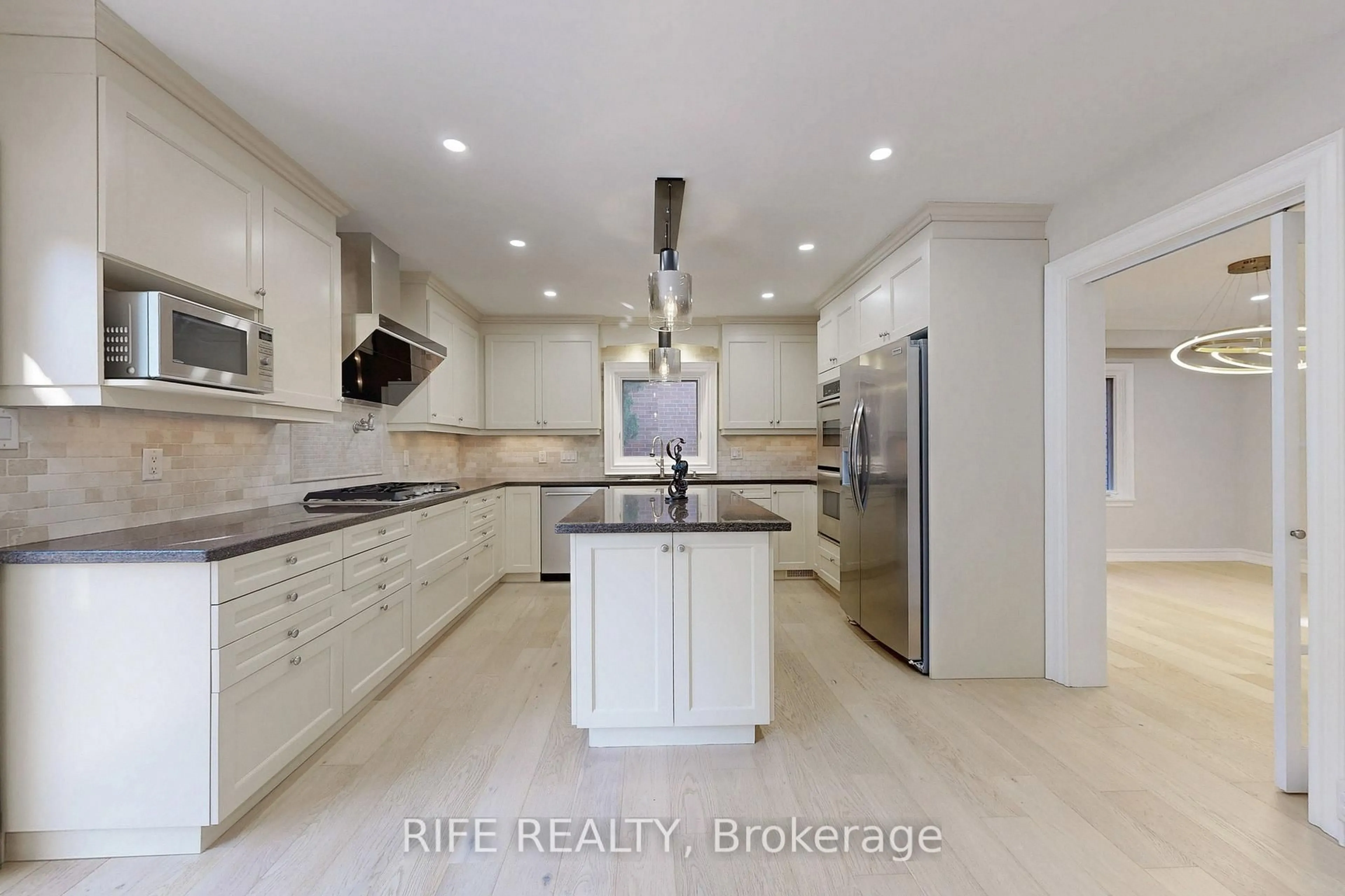 Contemporary kitchen, ceramic/tile floor for 8 Elliotwood Crt, Toronto Ontario M2L 2P9