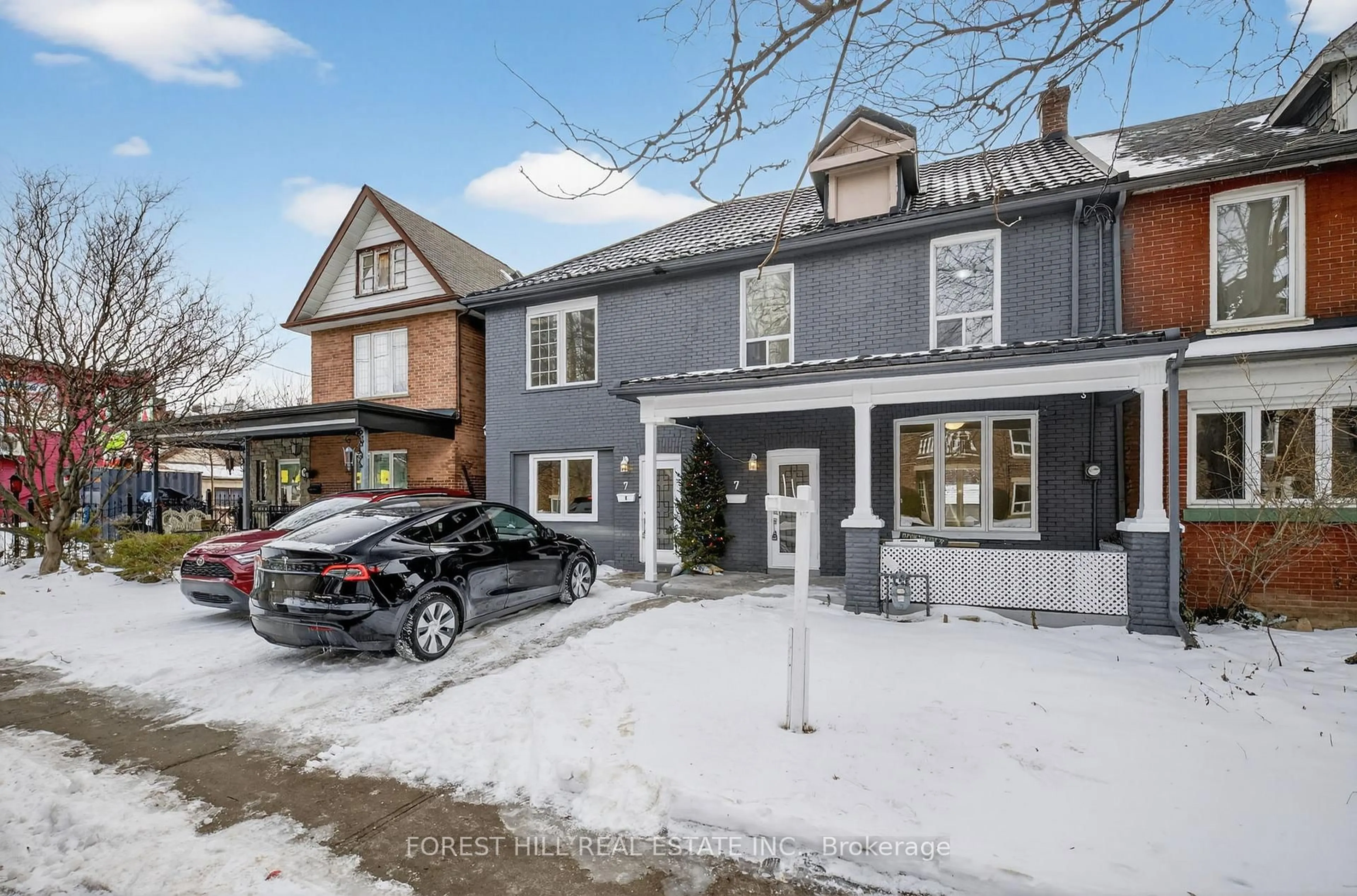 Unknown for 7 Ellsworth Ave, Toronto Ontario M6G 2K4