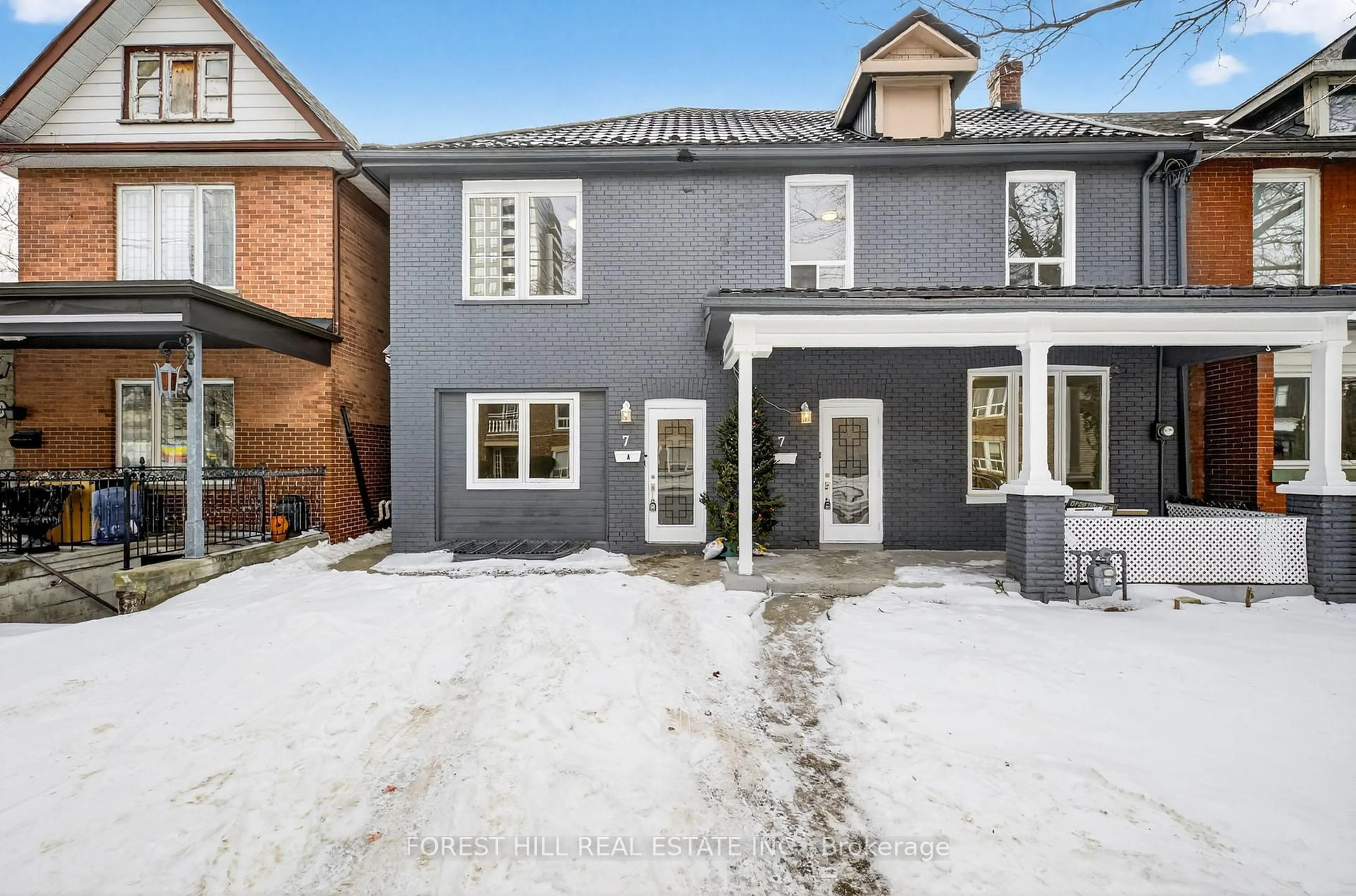 Unknown for 7 Ellsworth Ave, Toronto Ontario M6G 2K4