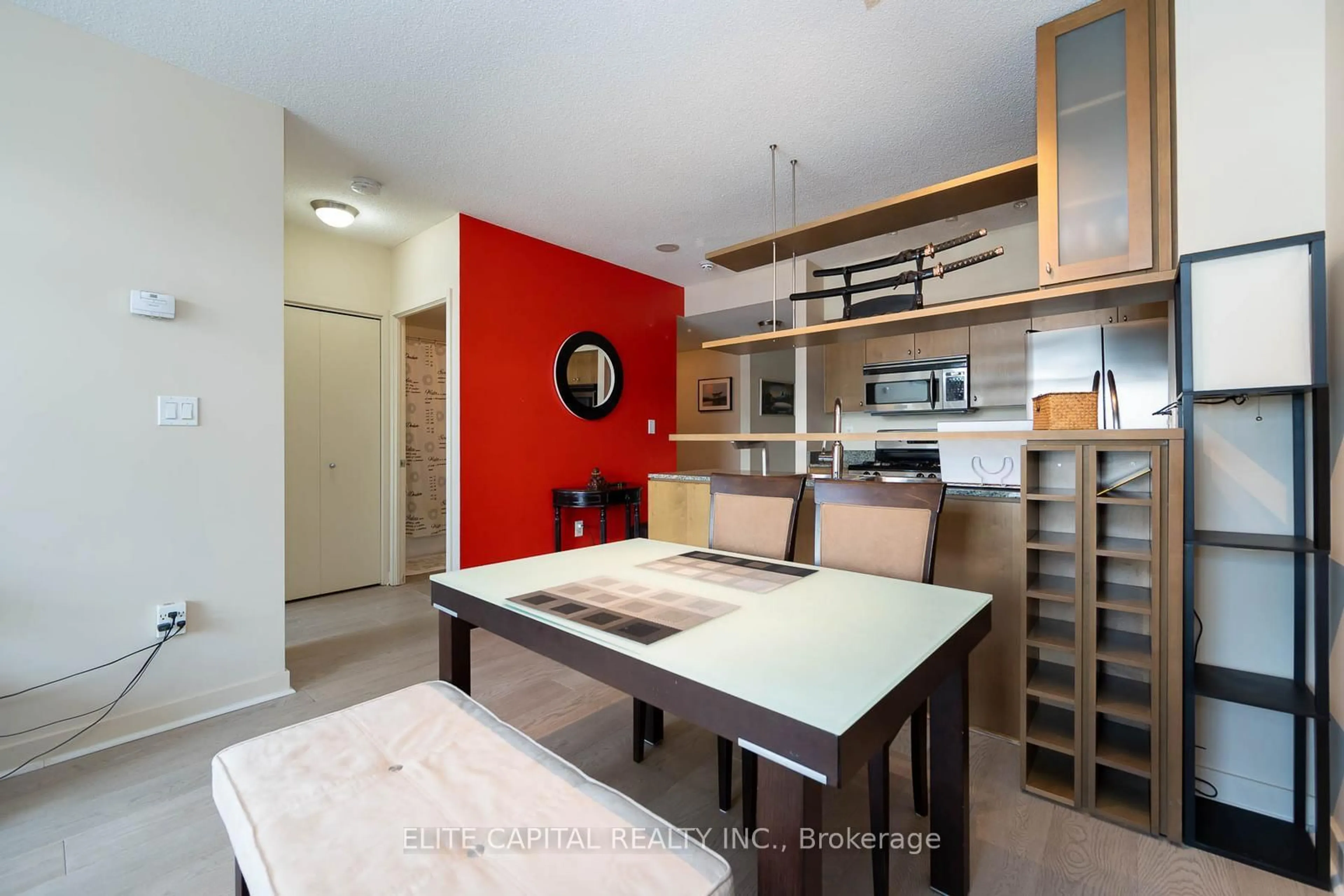 Unknown for 10 Navy Wharf Crt #1008, Toronto Ontario M5V 3V2