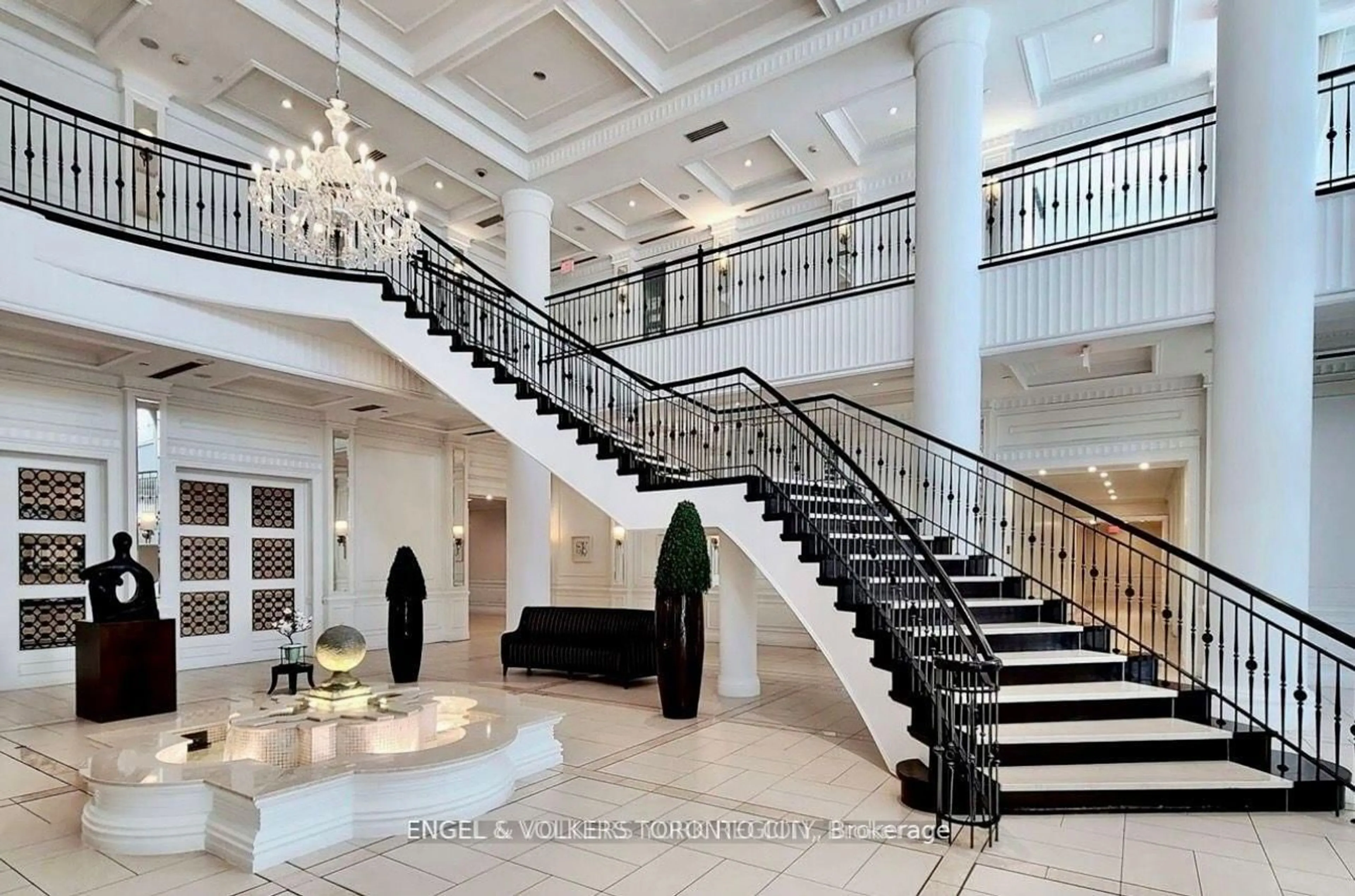 Indoor foyer for 15 Greenview Ave #PH14, Toronto Ontario M2M 4M7