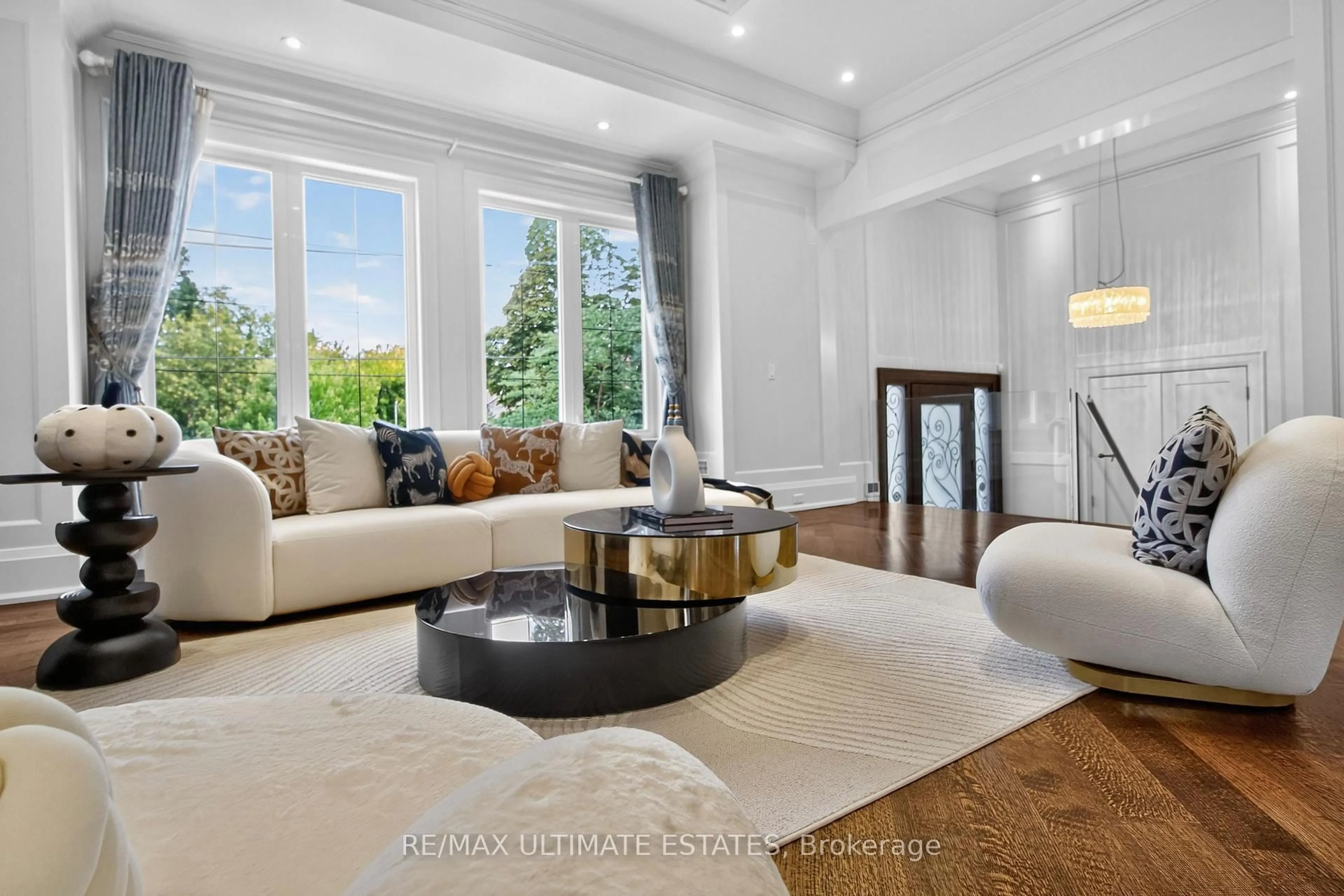 Living room with furniture, unknown for 26 Madawaska Ave, Toronto Ontario M2M 2P9