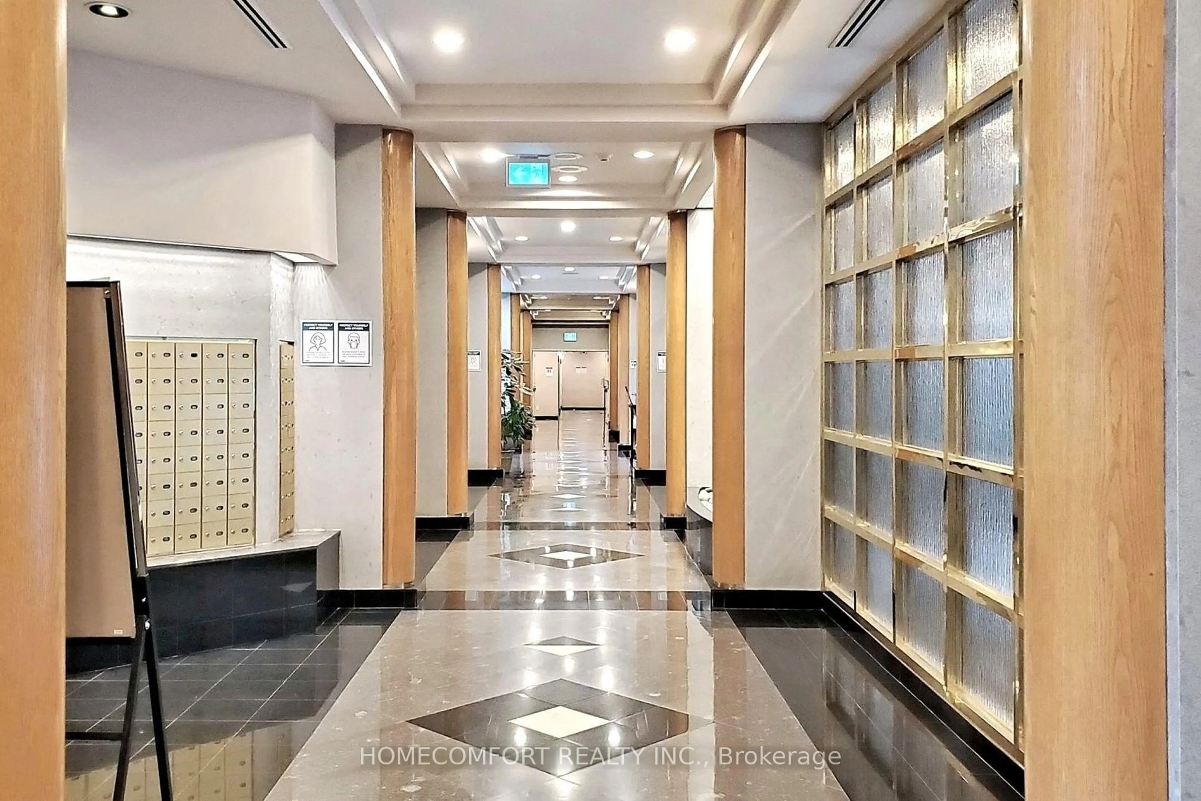 Indoor foyer for 28 Hollywood Ave #809, Toronto Ontario M2N 6S4