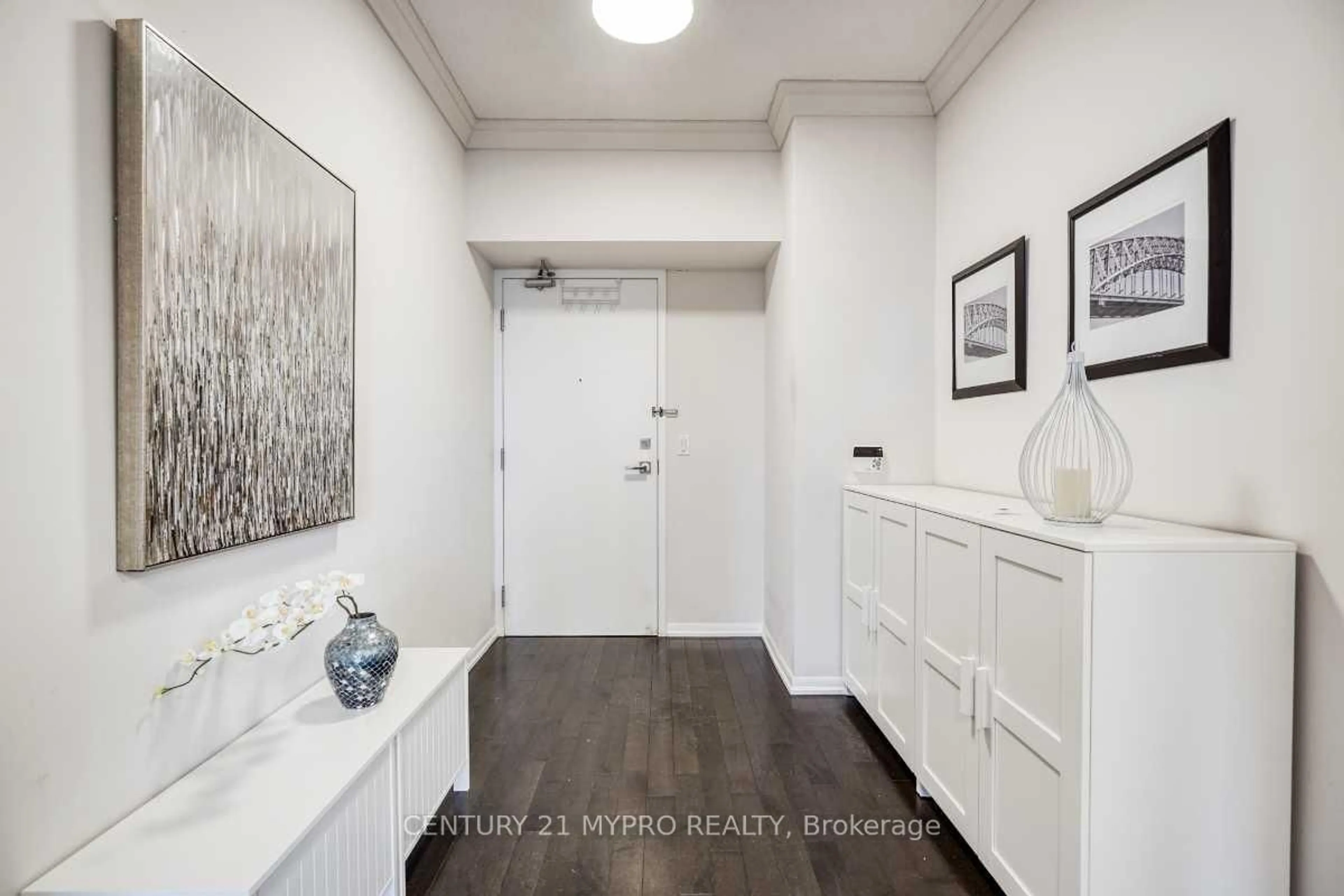 Indoor entryway for 832 Bay St #2810, Toronto Ontario M5S 1Z6