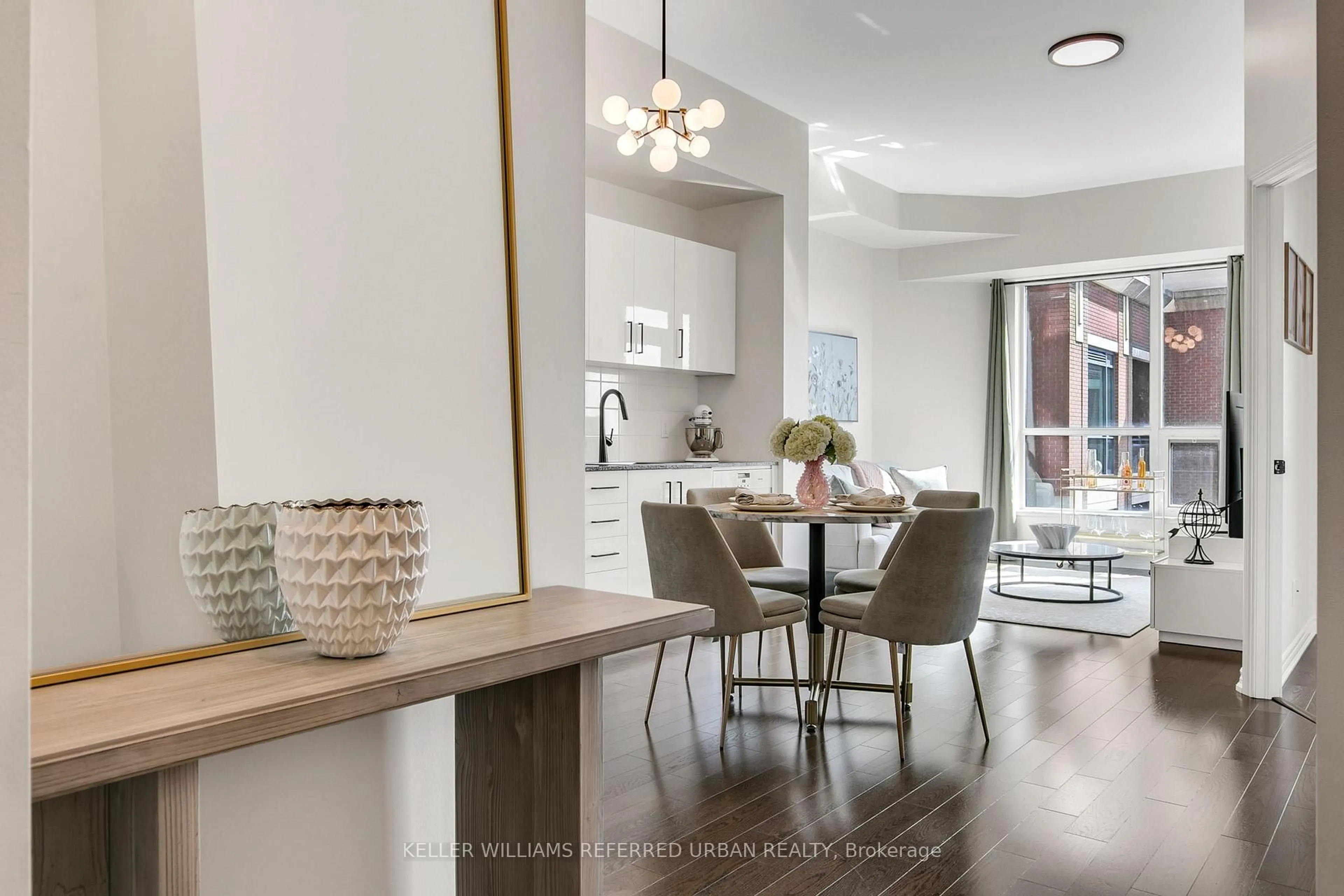 Unknown for 23 Glebe Rd #725, Toronto Ontario M5P 0A1