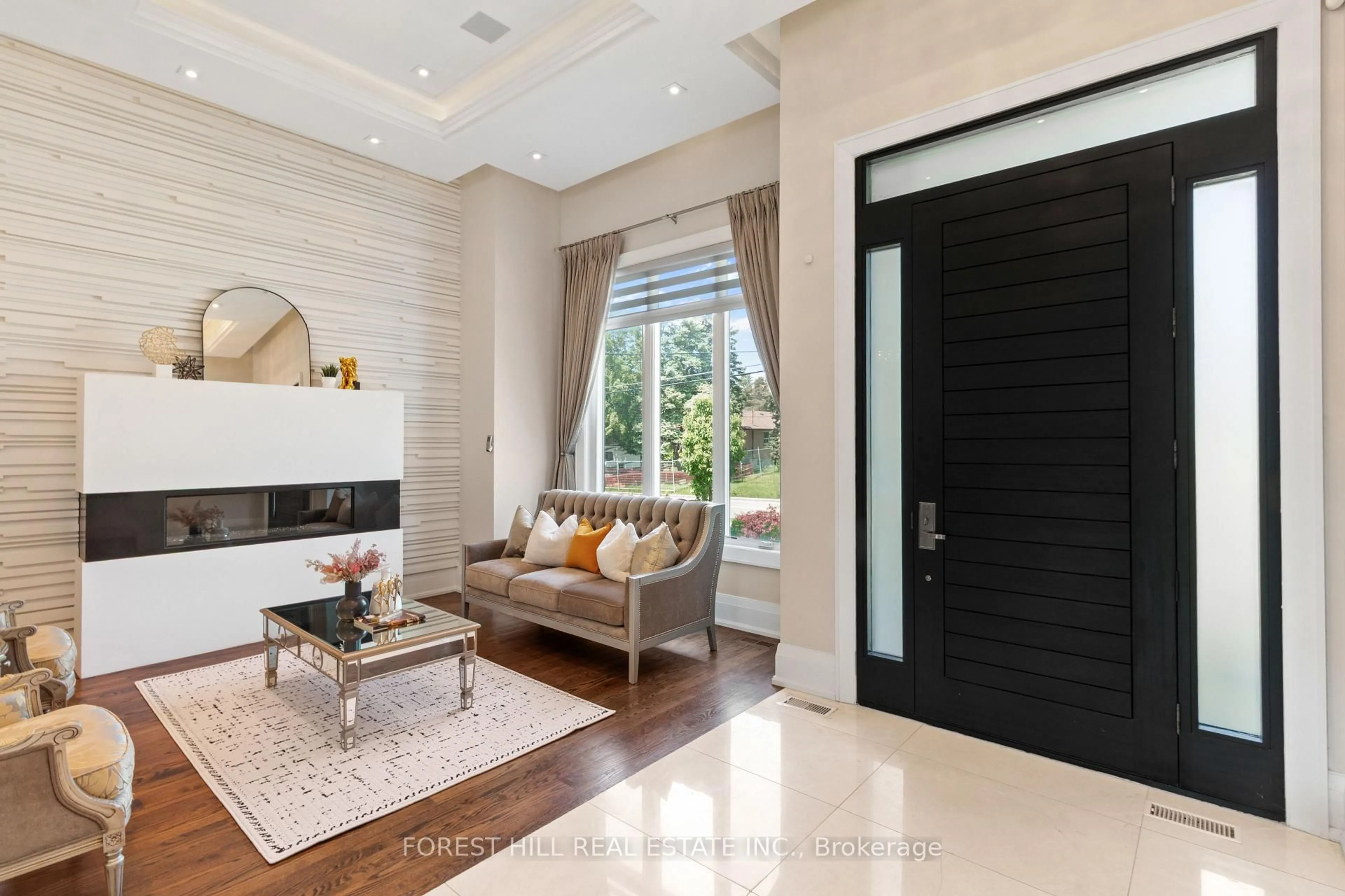 Indoor entryway for 57 Wedgewood Dr, Toronto Ontario M2M 2H4