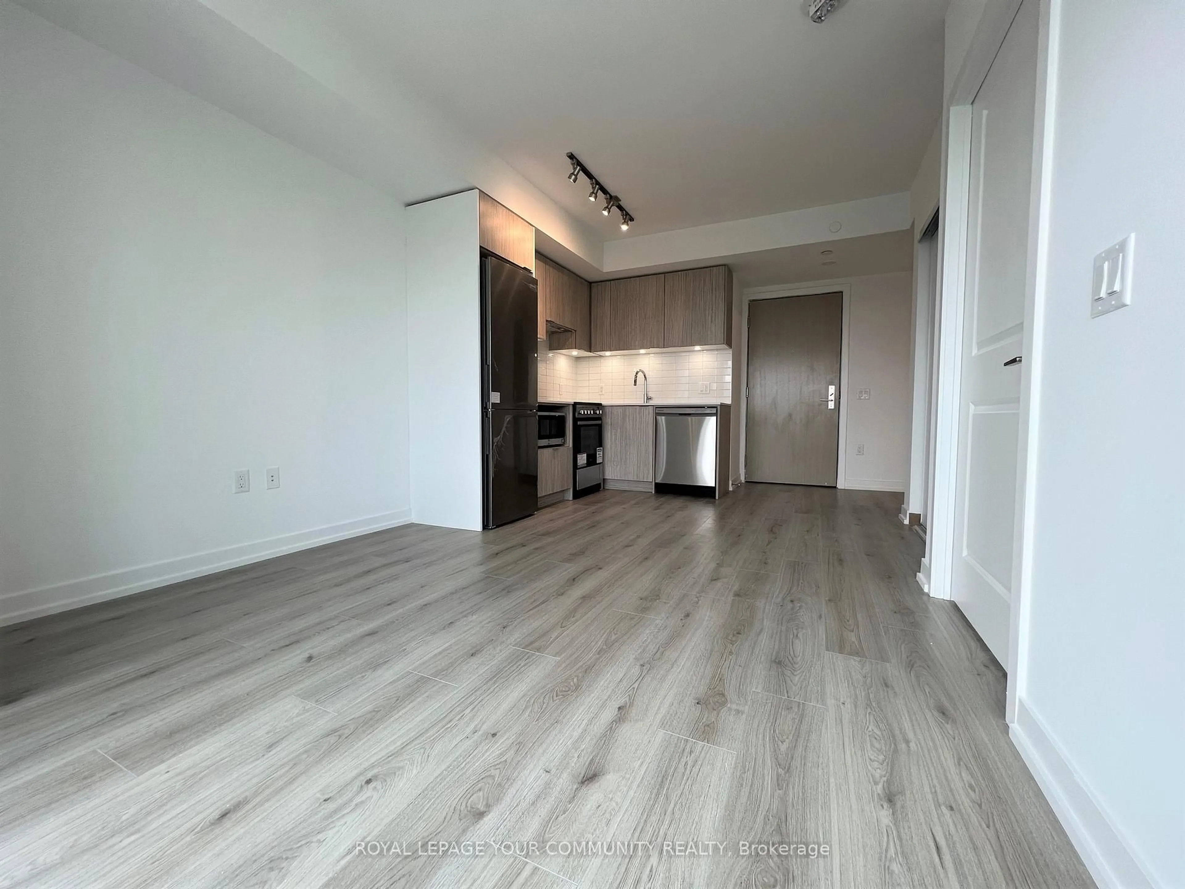 A pic of a room for 395 Bloor St #3609, Toronto Ontario M4W 1H7