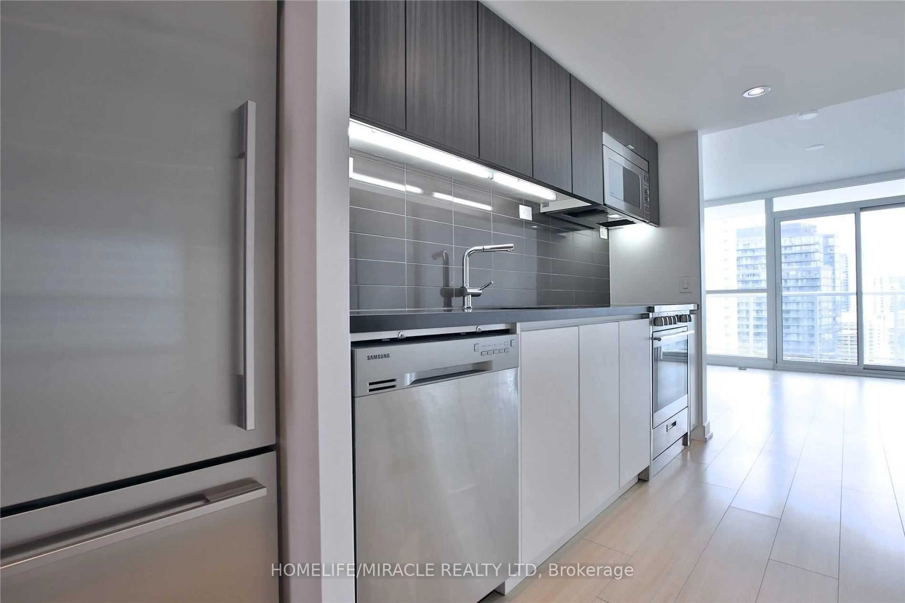 Standard kitchen, unknown for 75 Queens Wharf Rd #2609, Toronto Ontario M5V 0J8