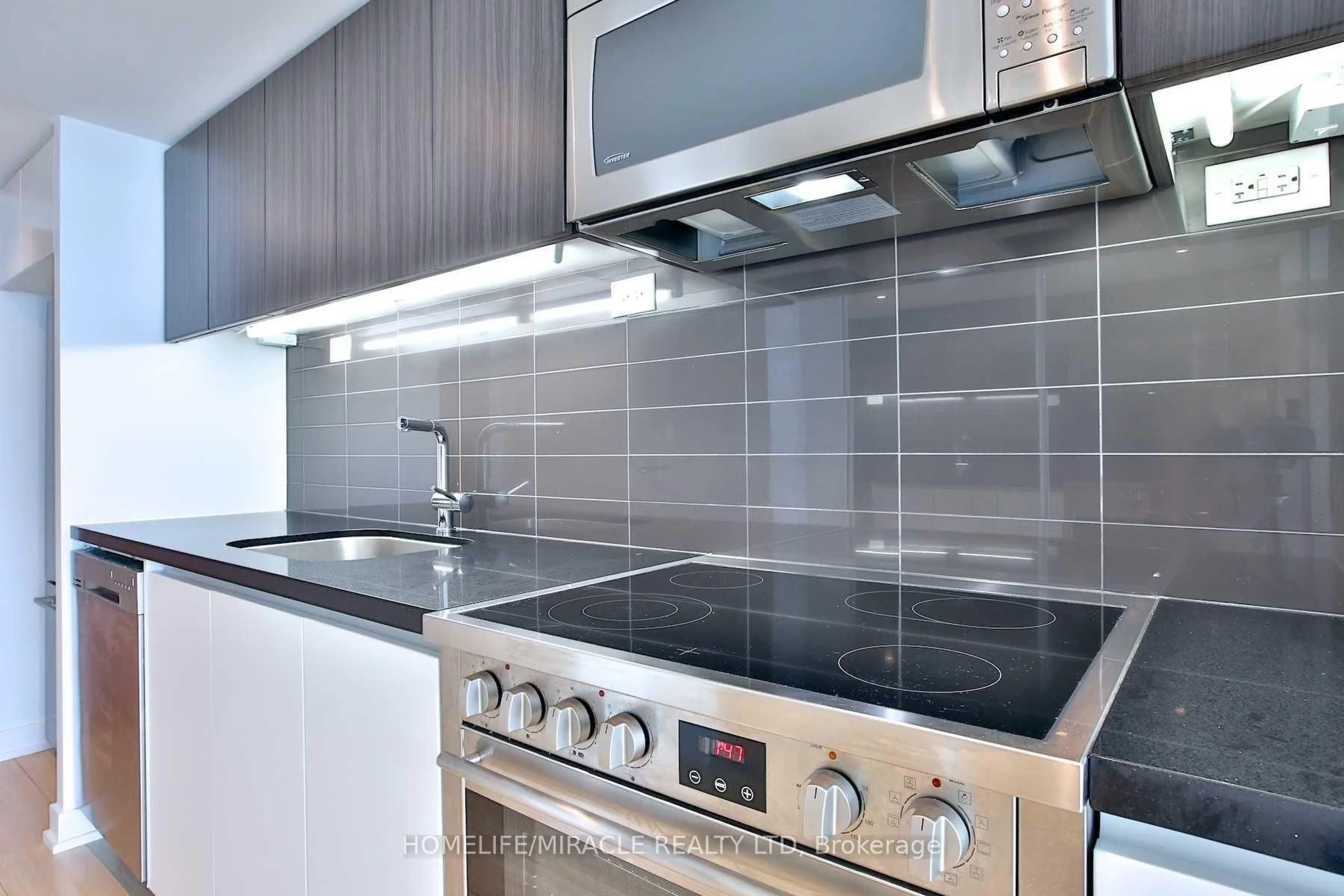 Standard kitchen, unknown for 75 Queens Wharf Rd #2609, Toronto Ontario M5V 0J8