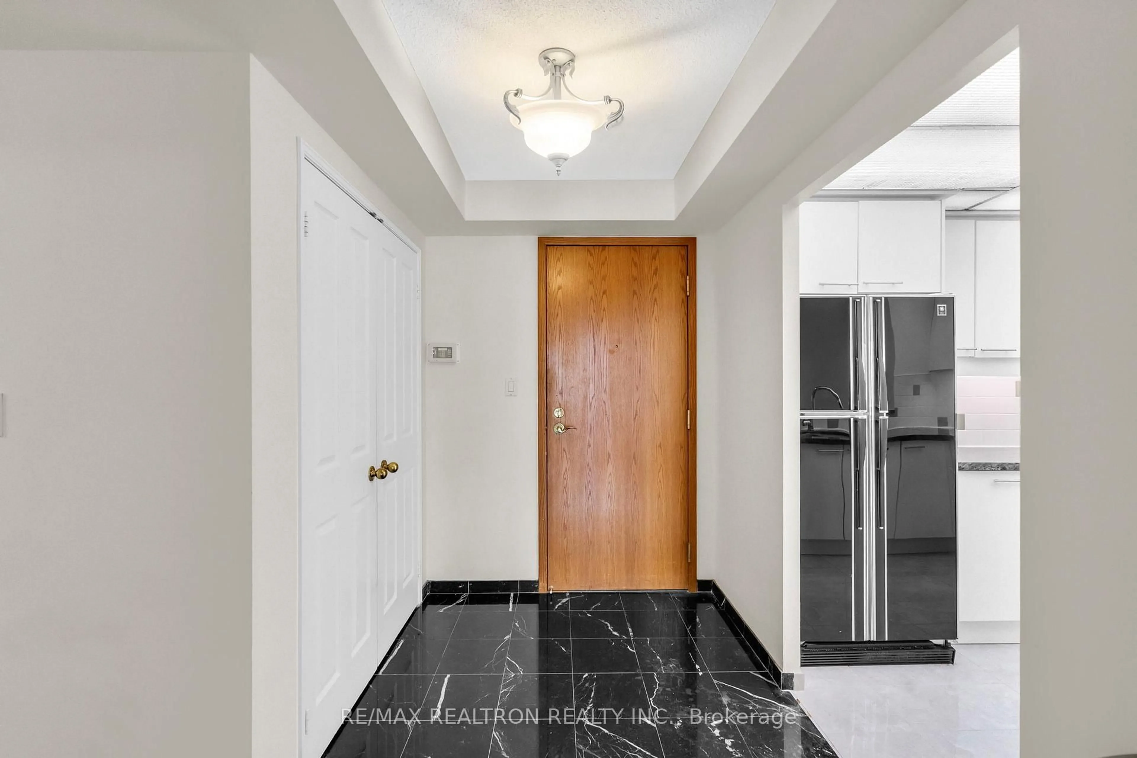 Indoor foyer for 18 Hollywood Ave #1108, Toronto Ontario M2N 6P5