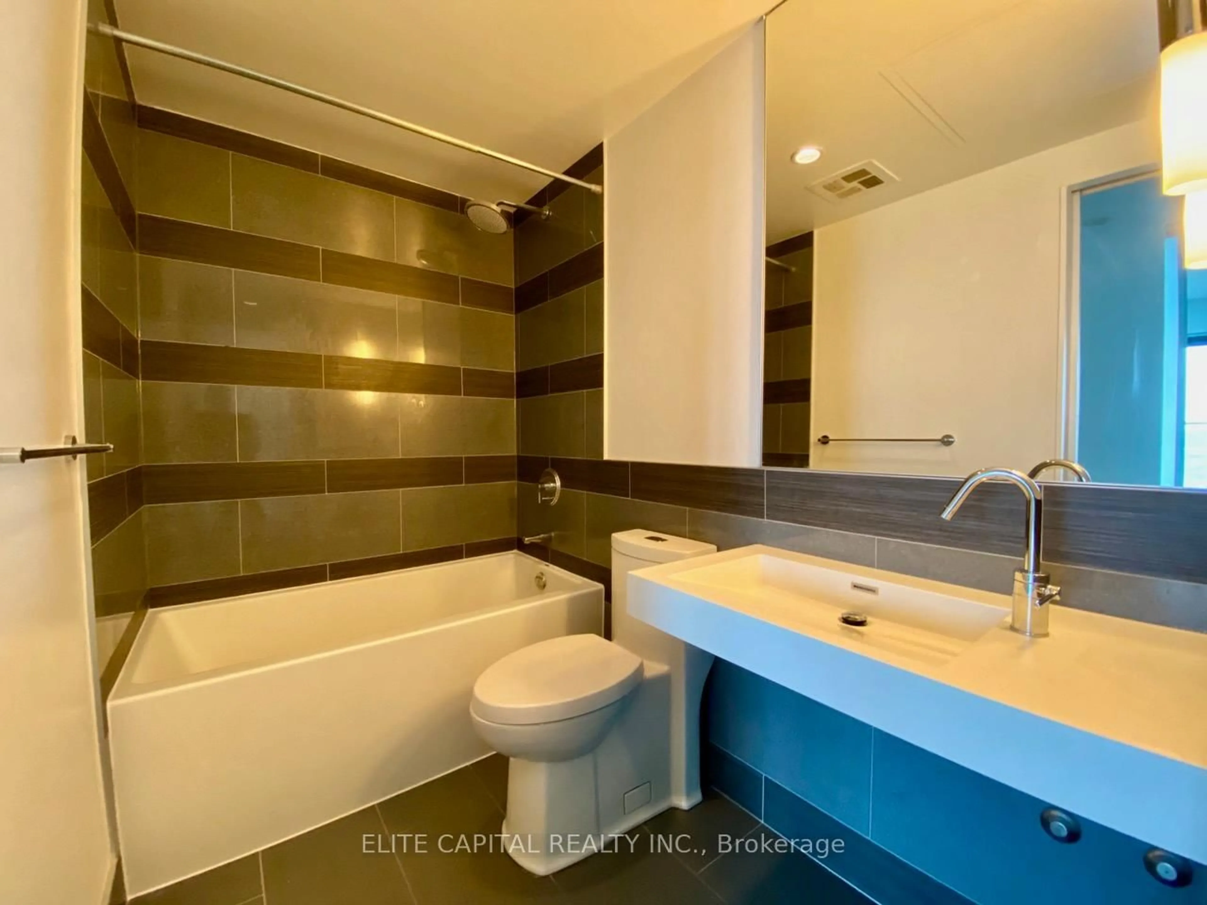Standard bathroom, ceramic/tile floor for 390 Cherry St #405, Toronto Ontario M5A 0E2