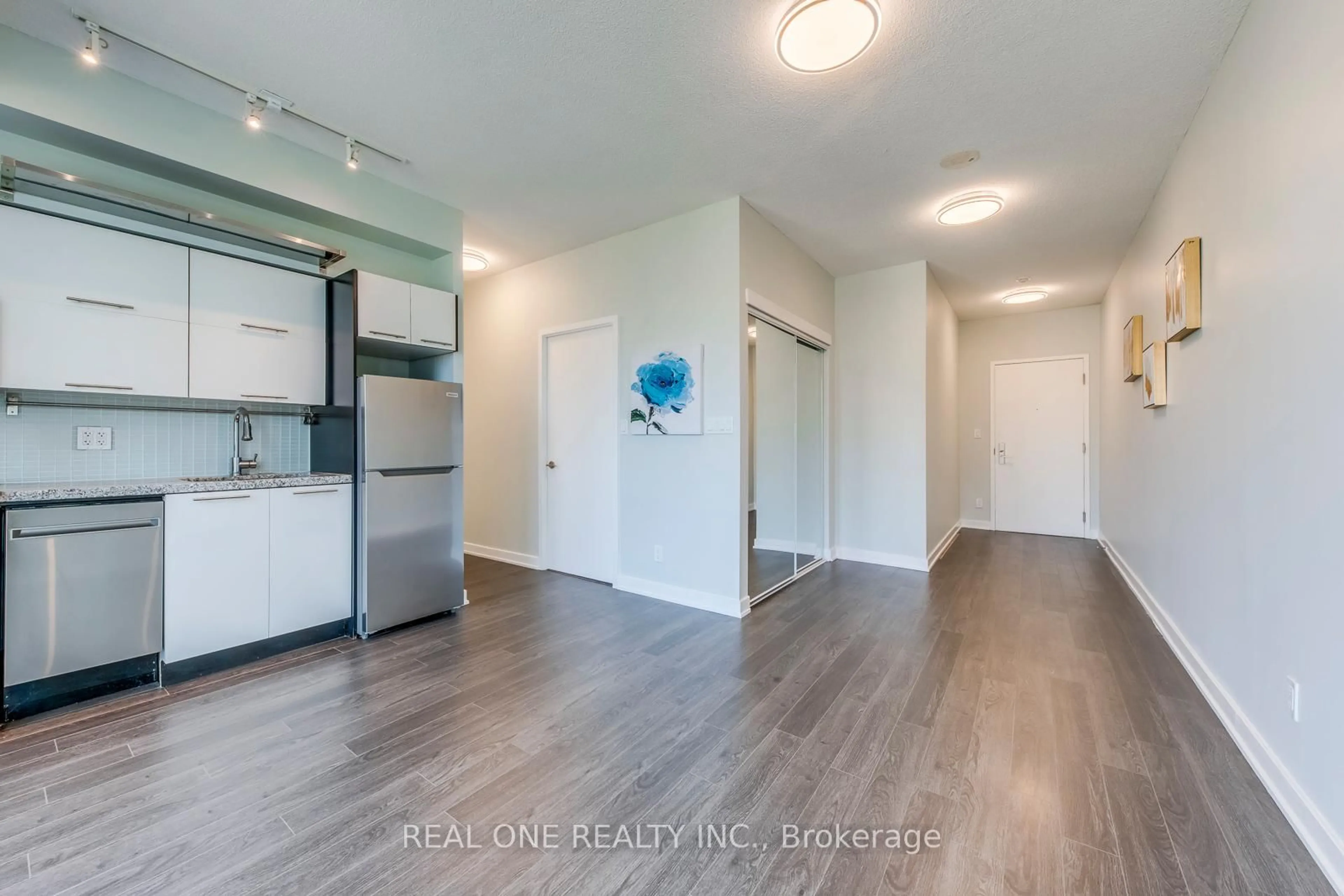 A pic of a room for 126 Simcoe St #2007, Toronto Ontario M5H 4E6