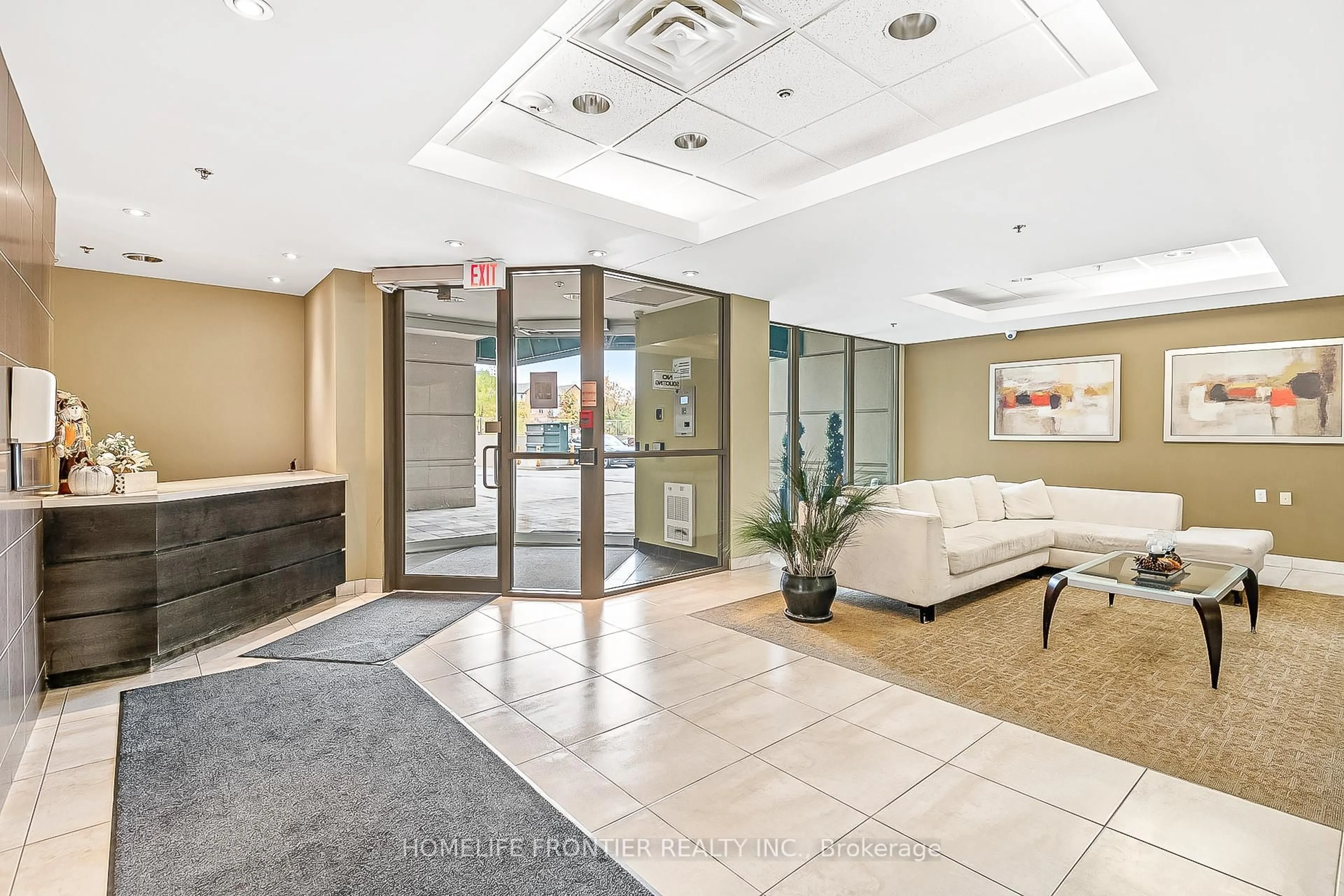 Indoor foyer for 920 Sheppard Ave #201, Toronto Ontario M3H 2T6