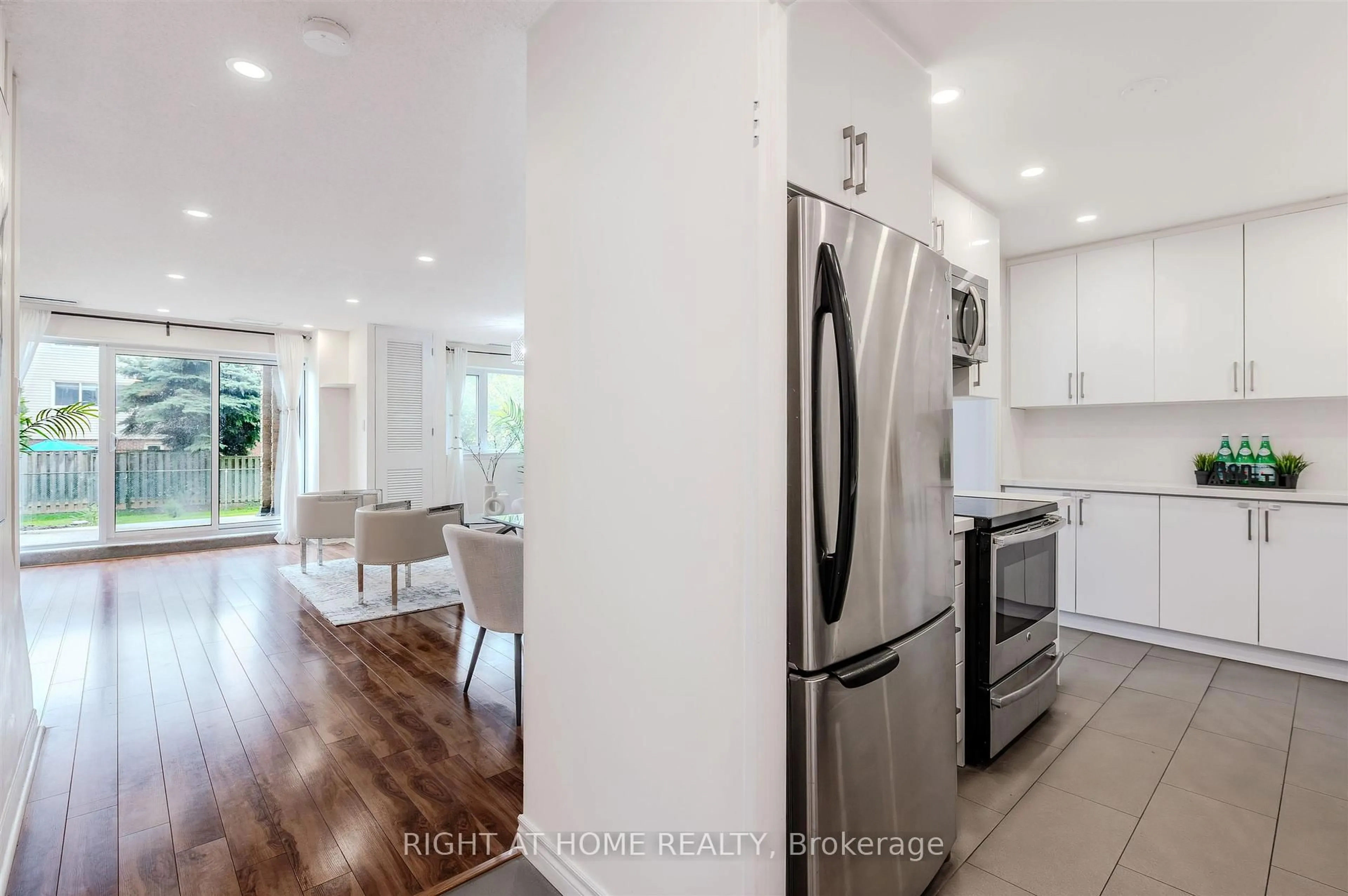 Open concept kitchen, unknown for 4005 Don Mills Rd #133, Toronto Ontario M2H 3J9