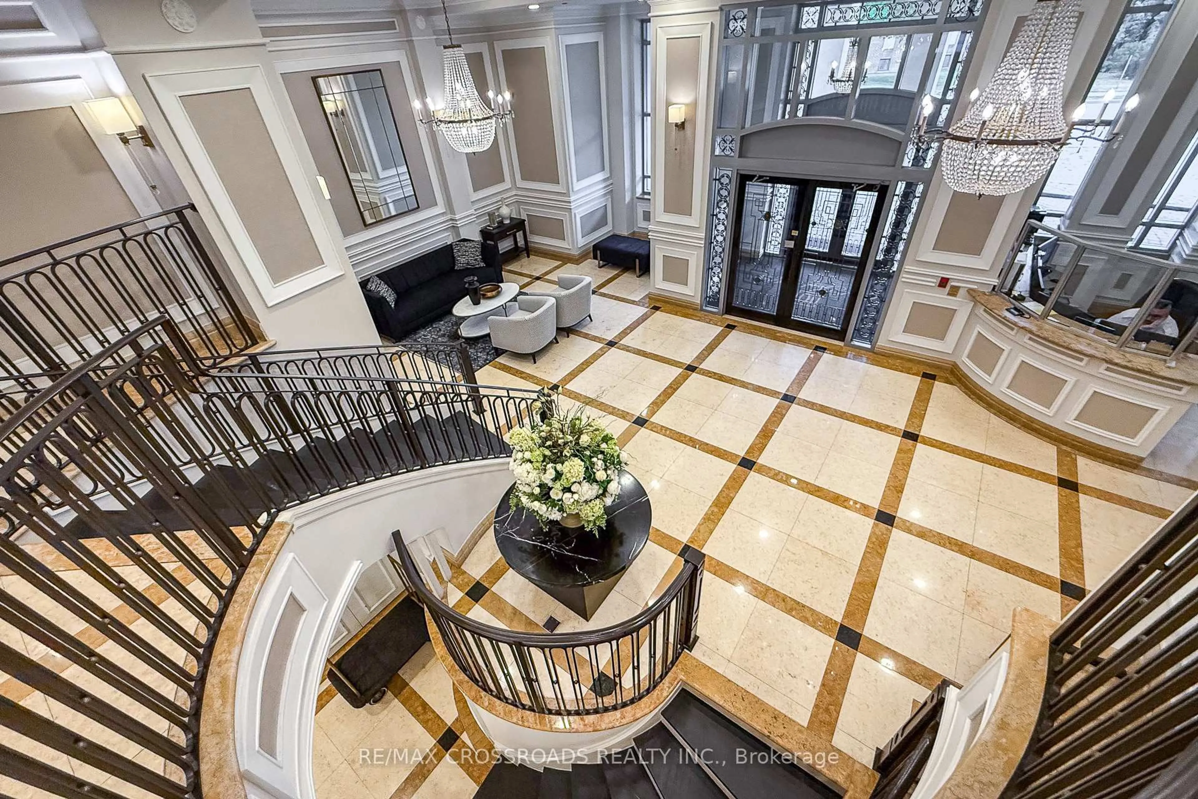 Indoor foyer for 10 Old York Mills Rd #210, Toronto Ontario M2P 2G9