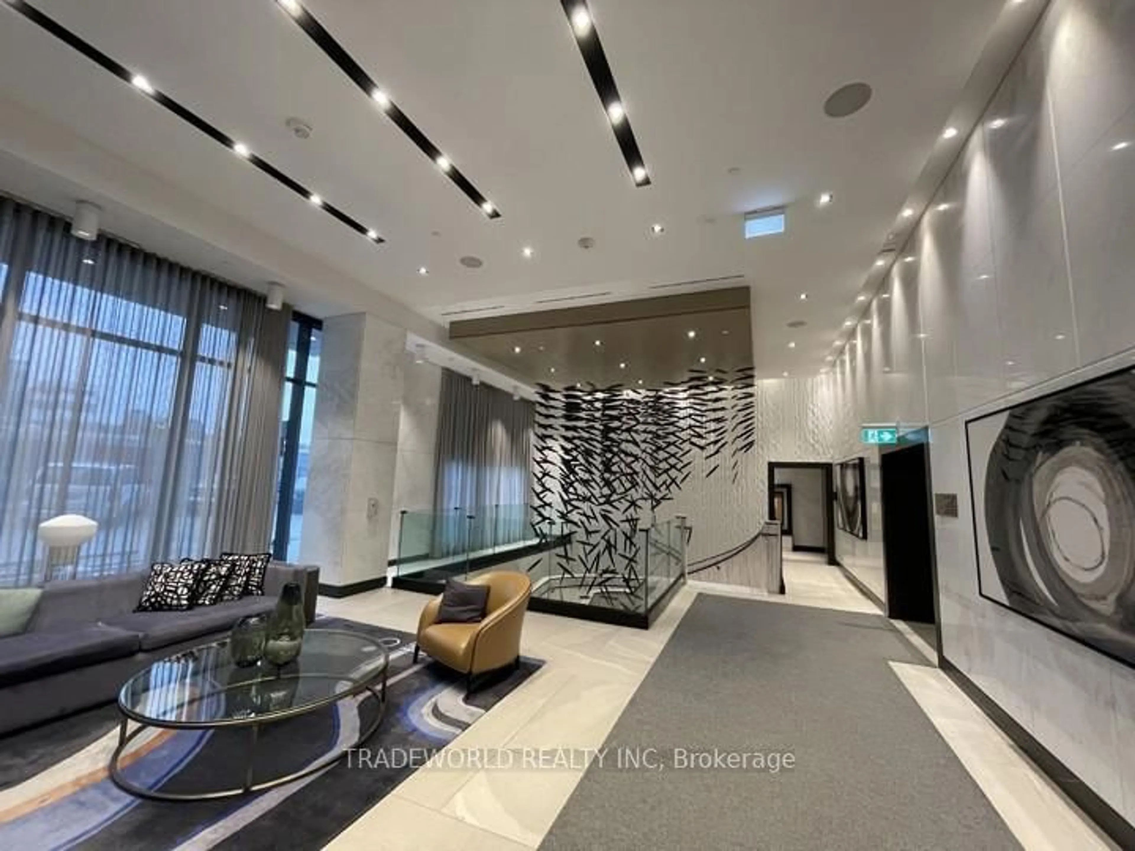 Indoor foyer for 1 Edgewater Dr #723, Toronto Ontario M5A 0L1