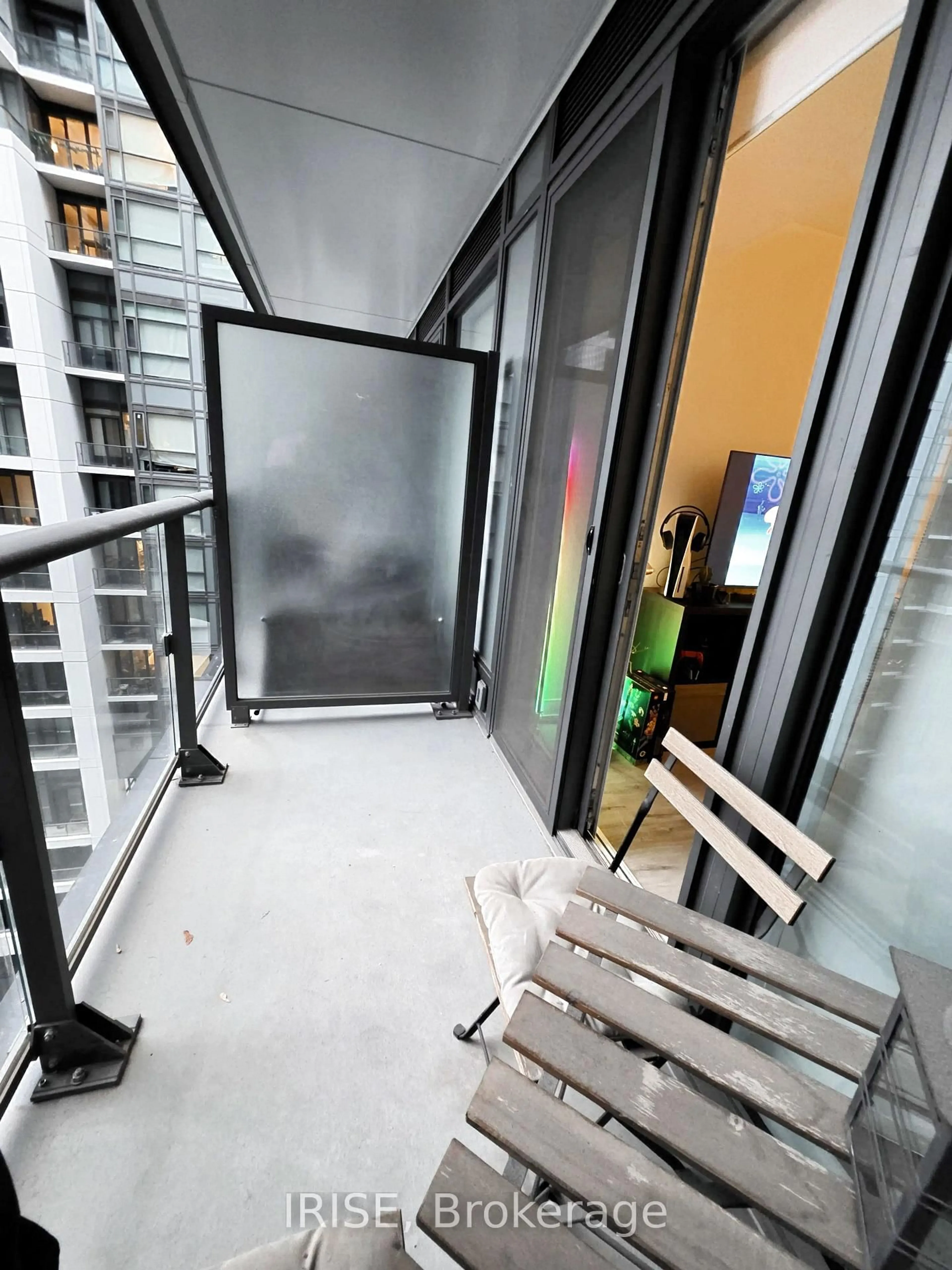 Indoor foyer for 70 Princess St #1034, Toronto Ontario M5A 0X6