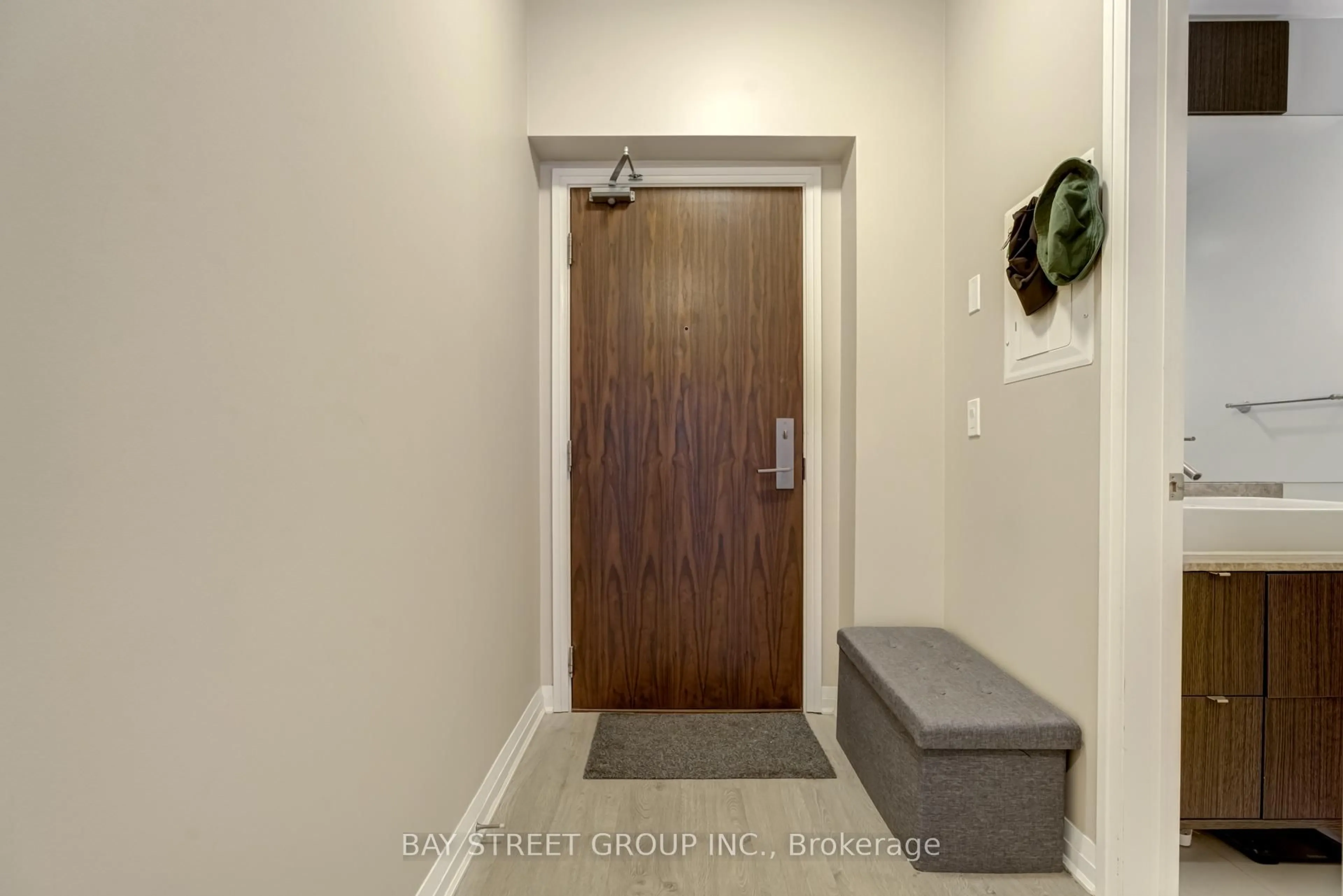 Indoor entryway for 8 Mercer St #909, Toronto Ontario M5V 0C4