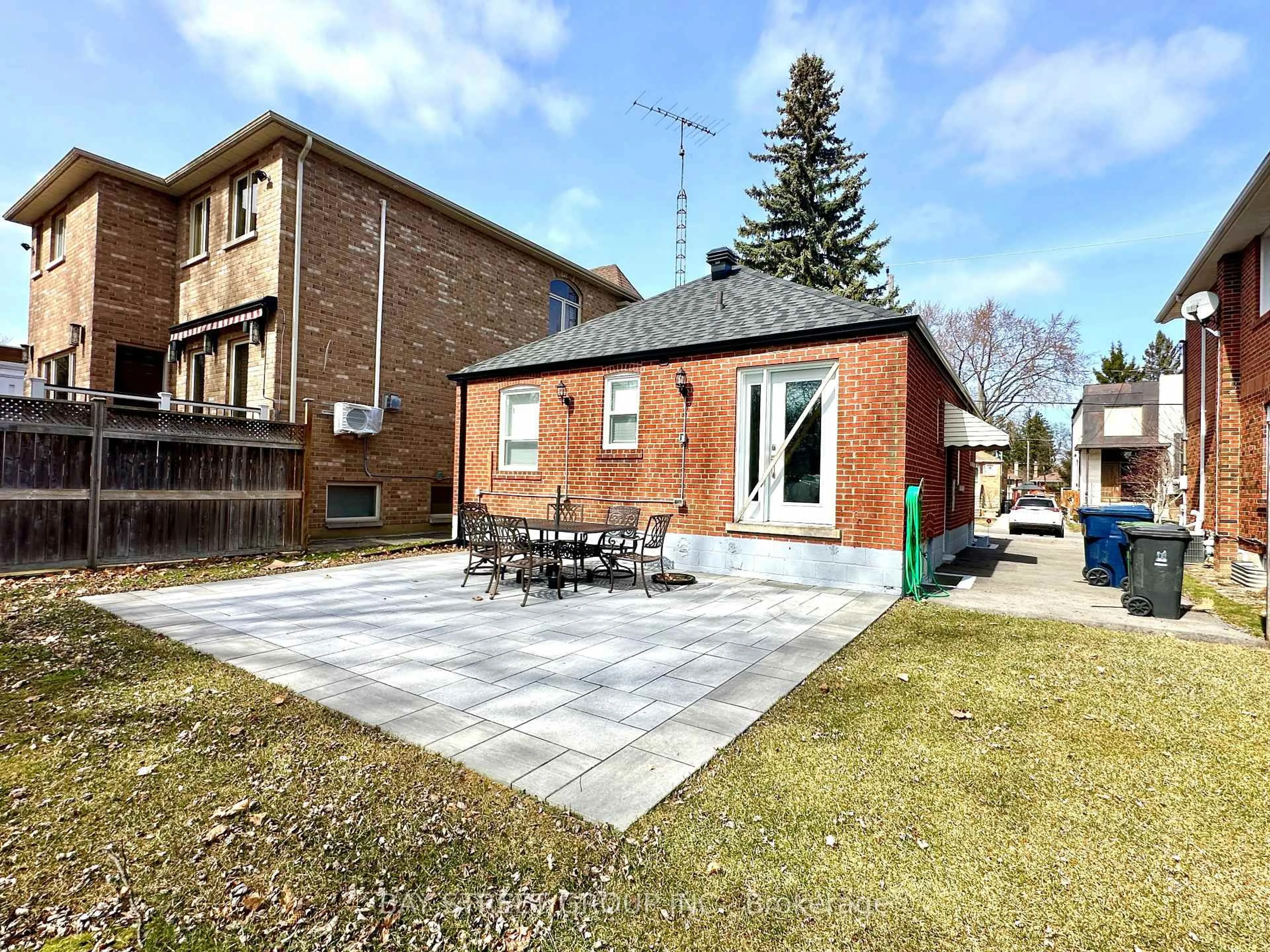 Patio, street for 99 Park Home Ave, Toronto Ontario M2N 1W7